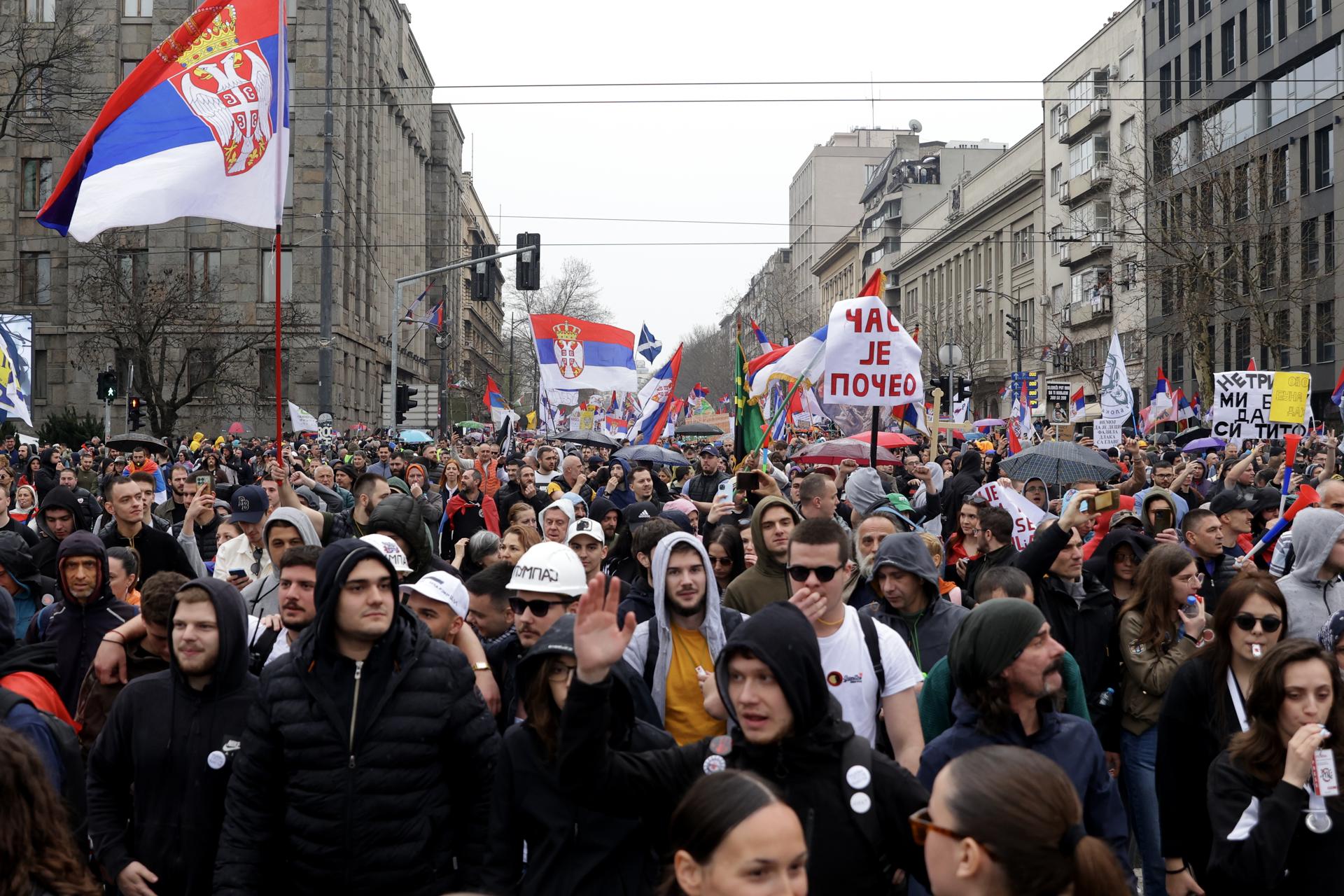 Fotografías de las protestas en Serbia. EFE/Andrej Cukic