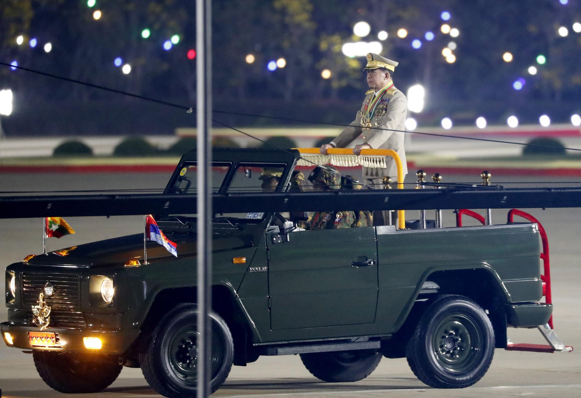 Fotografía de archivo del general golpista birmano, Min Aung Hlaing, durante el desfile de las Fuerzas Armadas en 2024.
EFE/EPA/NYEIN CHAN NAING