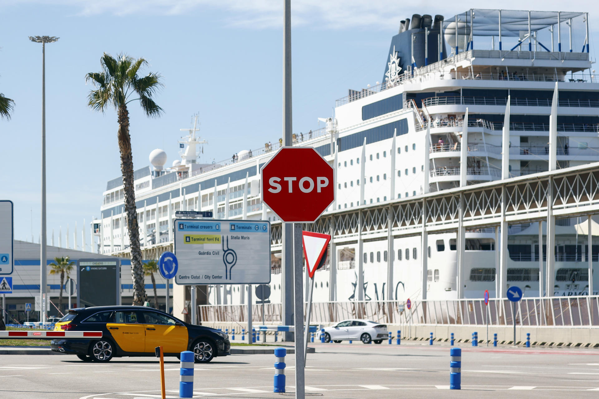 Imagen de archivo del crucero del que 69 ciudadanos bolivianos no pudieron desembarcar en el puerto de Barcelona porque no disponen de un visado válido para ingresar en el espacio Schengen. EFE/Quique GarcÍa