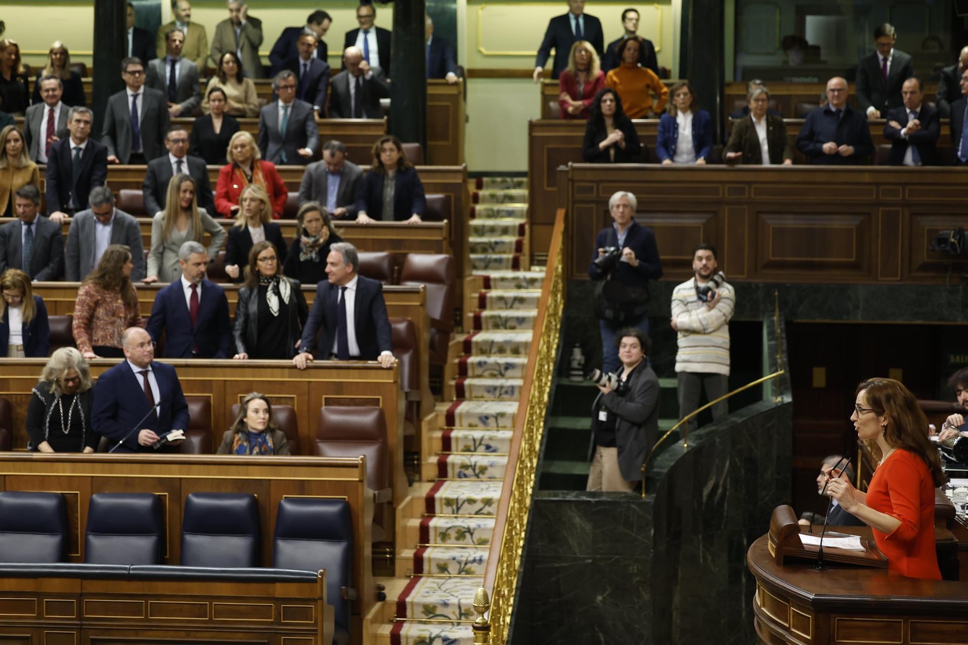 La ministra de Sanidad, Mónica García, durante su intervención en el pleno del Congreso que se celebra este jueves. EFE/ Mariscal