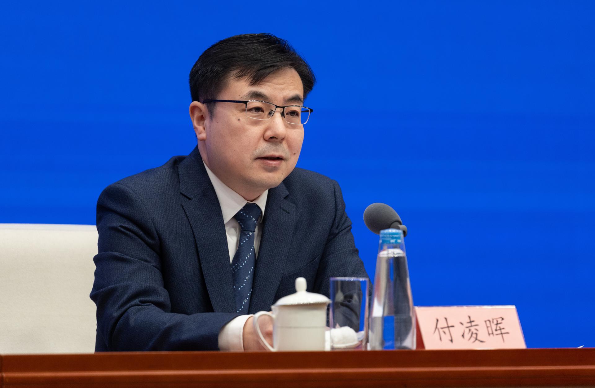 El portavoz y director general del Departamento de Estadísticas Integrales de la Oficina Nacional de Estadísticas de China, Fu Linghui, fue registrado este lunes, 17 de marzo, durante una conferencia de prensa, en Pekín (China). EFE/Jessica Lee