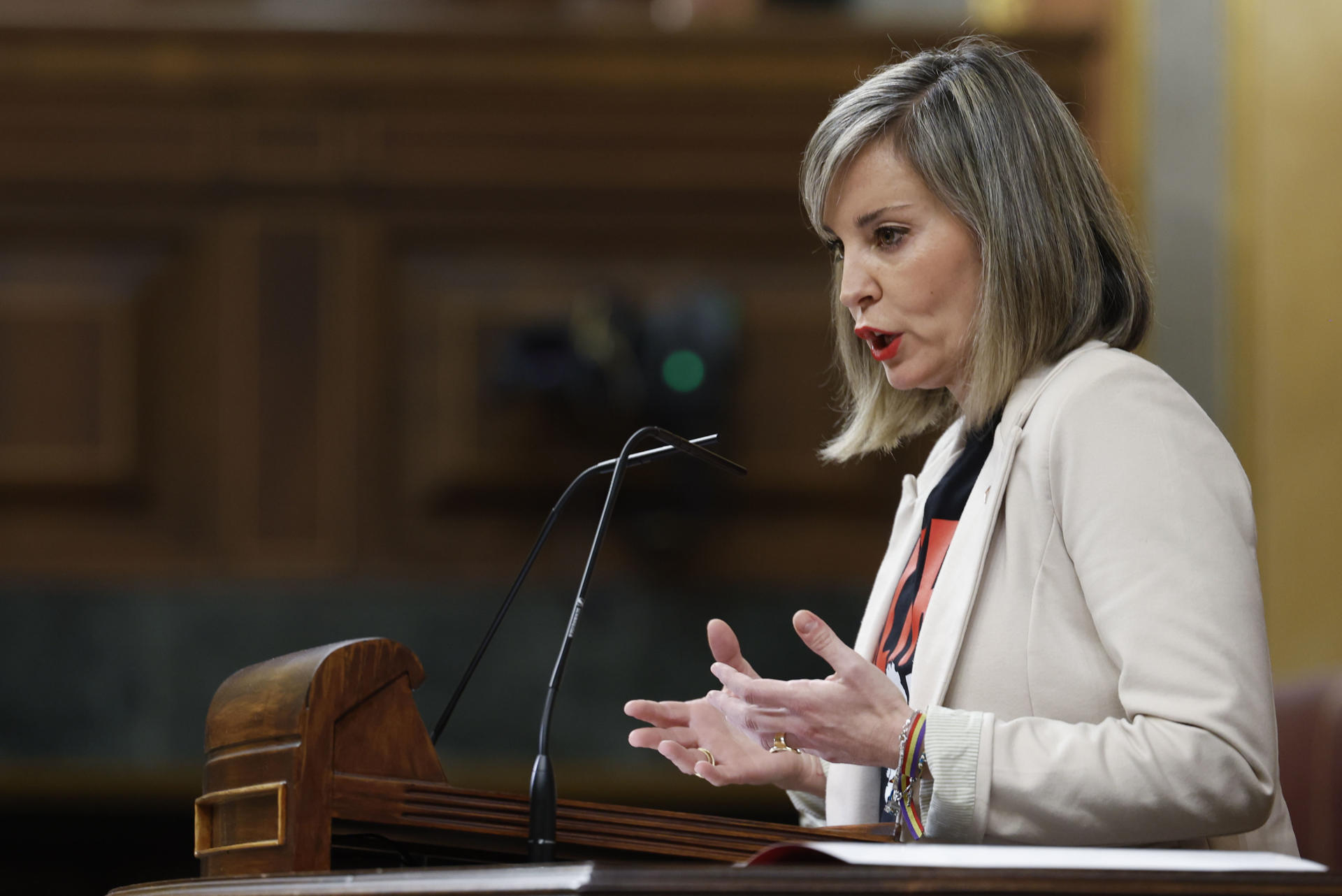 La portavoz de Sumar, Verónica Martínez Barbero, durante su intervención este miércoles en el pleno del Congreso. EFE/ Javier Lizón