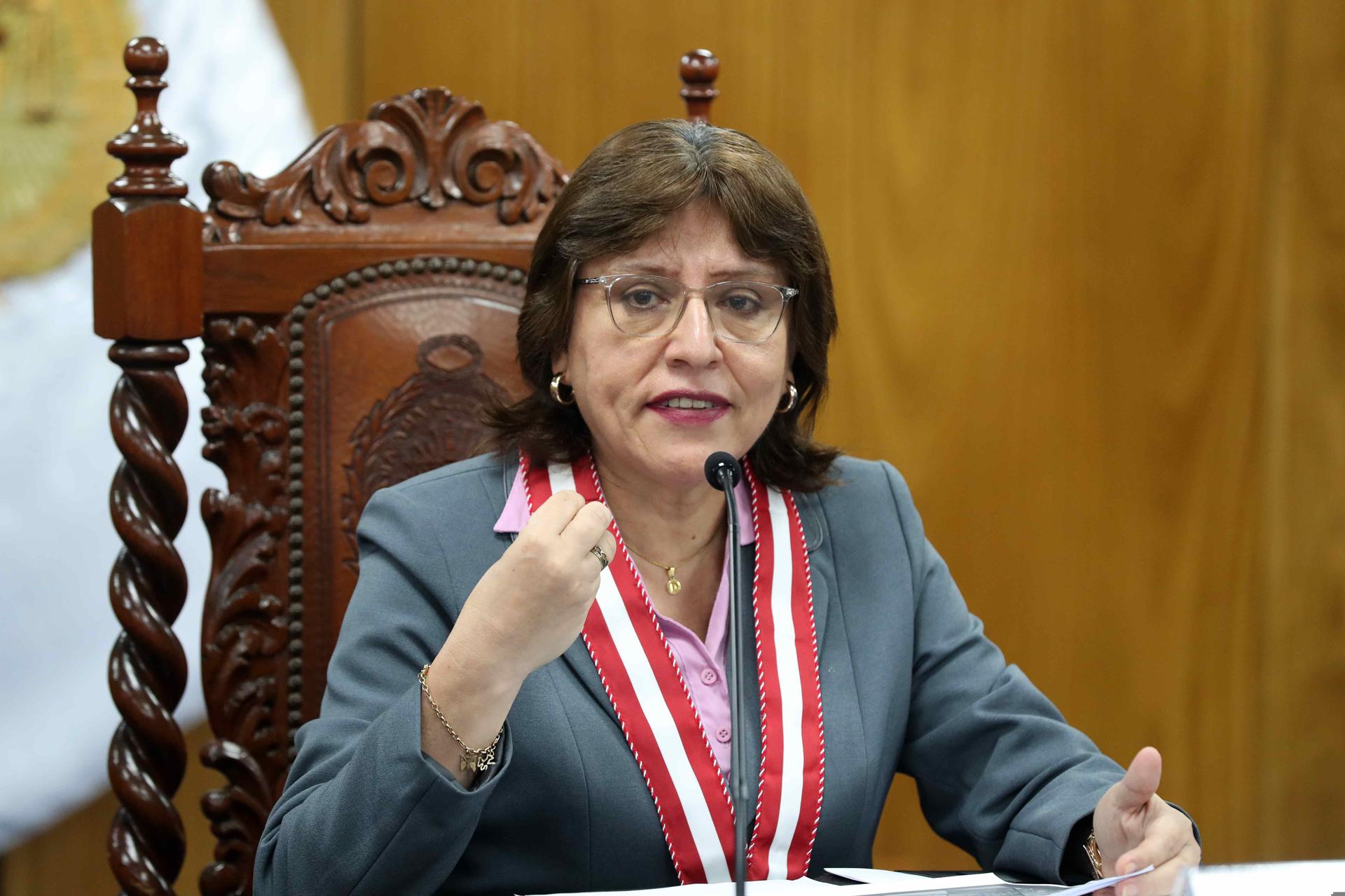La fiscal de la Nación (general), Delia Espinoza, habla en una rueda de prensa con la Asociación de la Prensa Extranjera en Perú (APEP) este 20 de marzo de 2025, en Lima (Perú). EFE/ Paolo Aguilar