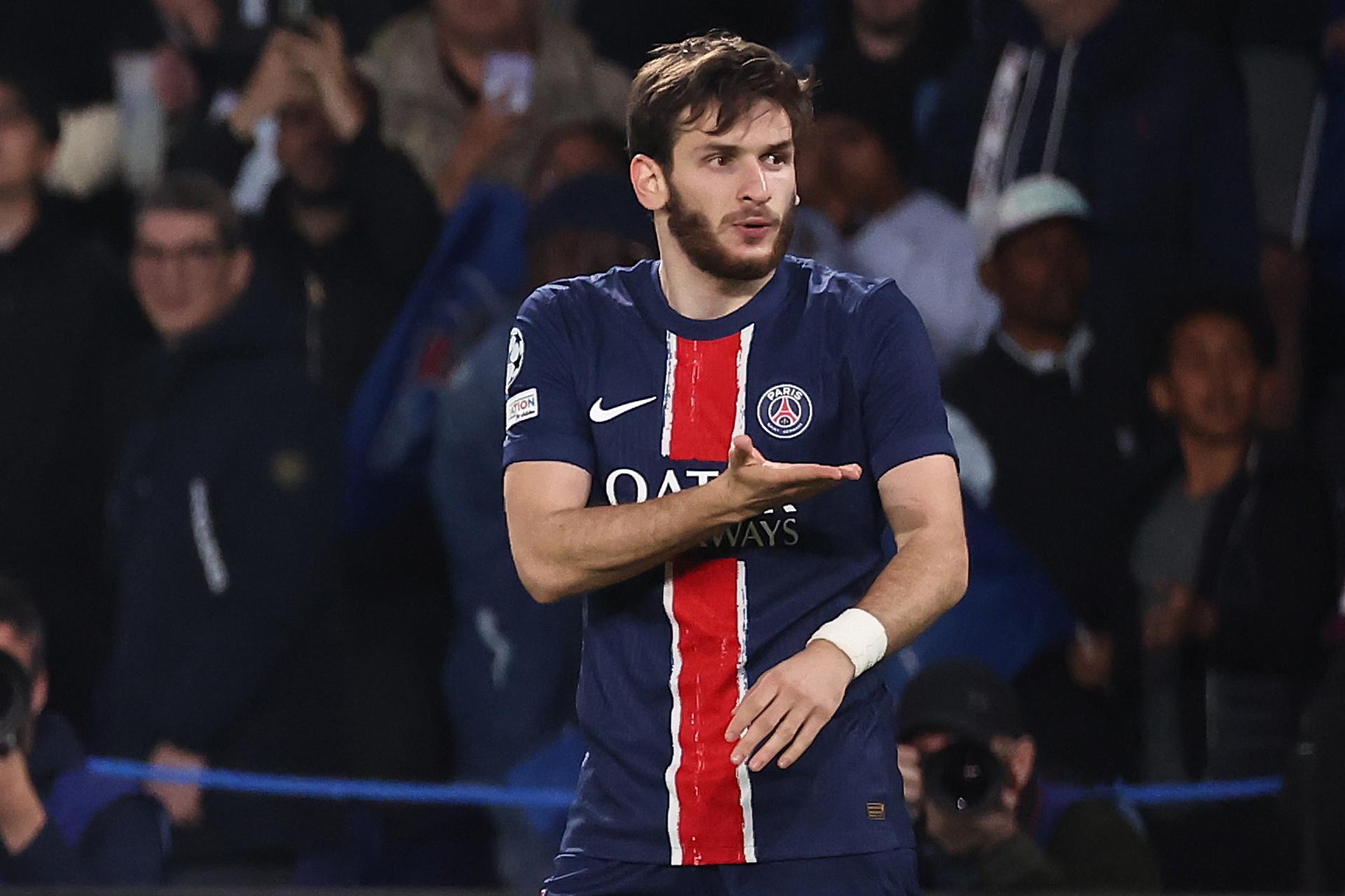 El jugador georgiano Khvicha Kvaratskhelia durante el partido de ida de cuartos de la UEFA Champions League que han jugado Paris Saint-Germain y Aston Villa, en París, Francia. EFE/EPA/CHRISTOPHE PETIT TESSON