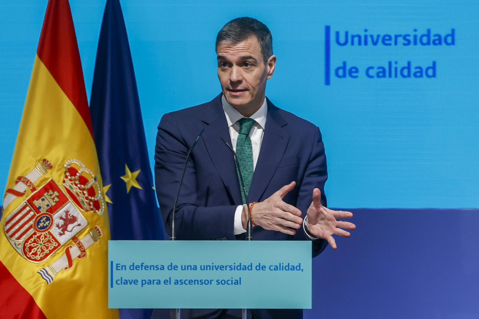 El presidente del Gobierno, Pedro Sánchez, da un discurso durante su asistencia a un acto de apoyo a la universidad pública ‘En defensa de una universidad de calidad, clave para el ascensor social’, este lunes, en Madrid. EFE/ Juan Carlos Hidalgo