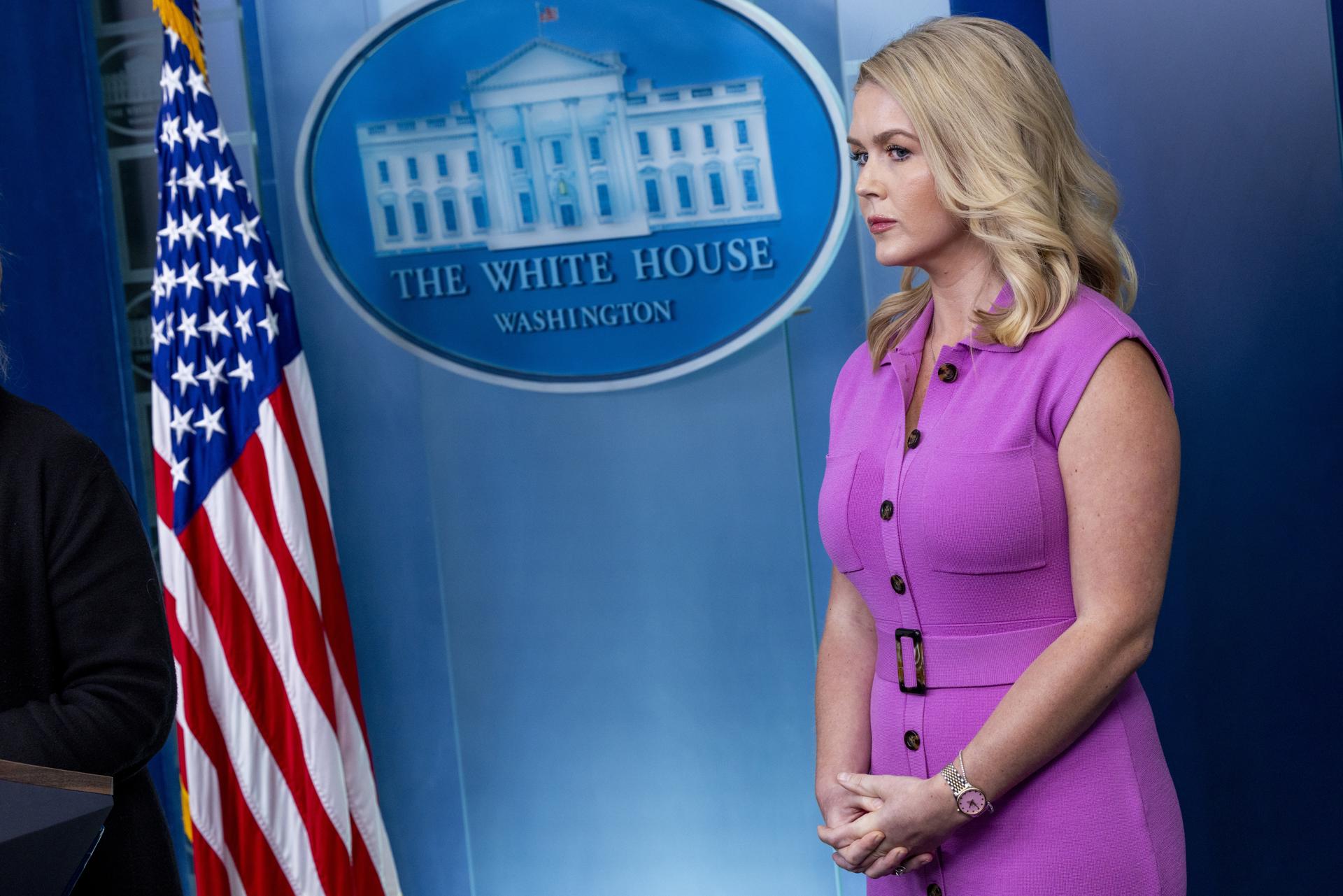 La secretaria de prensa de la Casa Blanca, Karoline Leavitt, durante la rueda de prensa diaria en la Casa Blanca en Washington, DC, EE.UU. EFE/EPA/SHAWN THEW