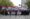 Los partidarios del presidente serbio Aleksandar Vucic agitan banderas serbias en Belgrado, Serbia, 11 de abril de 2025. Tras las protestas lideradas por estudiantes, provocadas por el mortal colapso de la cúpula de la estación de trenes de Novi Sad el 01 de noviembre de 2024, que dejó dieciséis personas muertas, el presidente serbio Vucic hizo un llamado a sus partidarios para que asistieran a un mitin de varios días titulado 'Estamos con Serbia' para demostrar apoyo a su liderazgo. (Protestas, Belgrado) EFE/EPA/ANDREJ CUKIC
