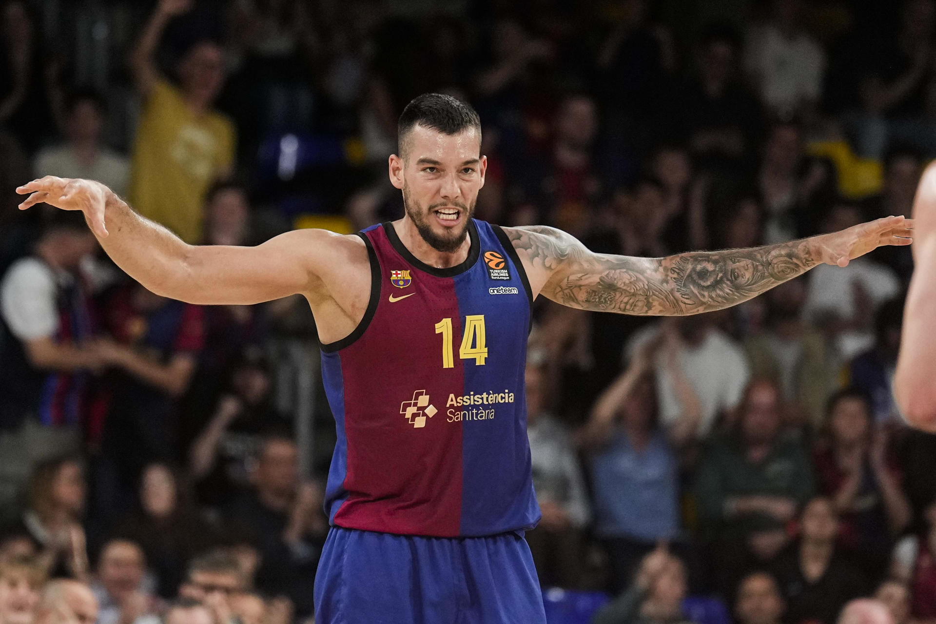 El pívot del Barça Willy Hernangómez durante el tercer partido de la eliminatoria de cuartos de final de la Euroliga de baloncesto entre el Barça y el AS Mónaco, este miércoles en el Palau Blaugrana. EFE/ Enric Fontcuberta.