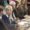 La fiscal general de Estados Unidos, Pam Bondi (C), habla durante una reunión del gabinete celebrada por el presidente de Estados Unidos, Donald Trump (no en la foto), en la Sala del Gabinete de la Casa Blanca en Washington, DC, EE.UU., el 30 de abril de 2025. EFE/EPA/KEN CEDENO / POOL