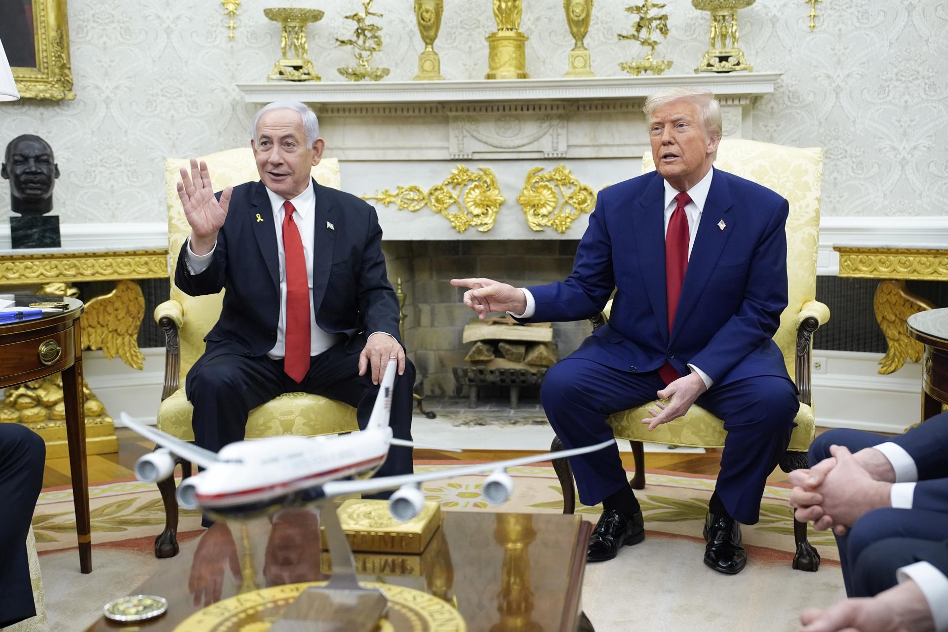 Foto de archivo del presidente de EE.UU. Donald Trump (d) y el primer ministro de Israel Benjamin Netanyahu (i). EFE/YURI GRIPAS / POOL