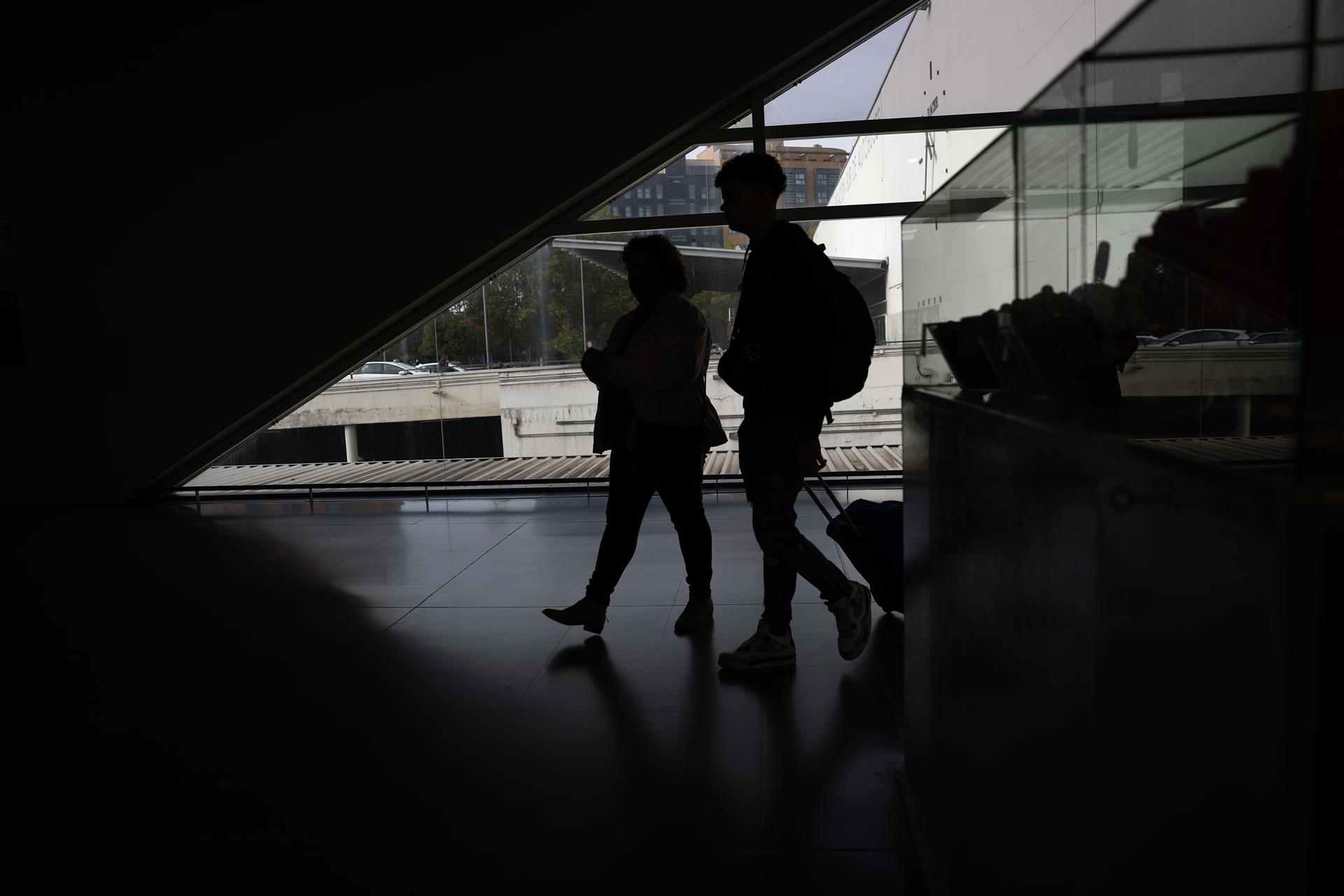 El recinto Movistar Arena, situado en la Avenida de Felipe II de Madrid permanecerá abierto las 24 horas para que "cualquier viajero que lo necesite pueda pernoctar". EFE/ Rodrigo Jiménez