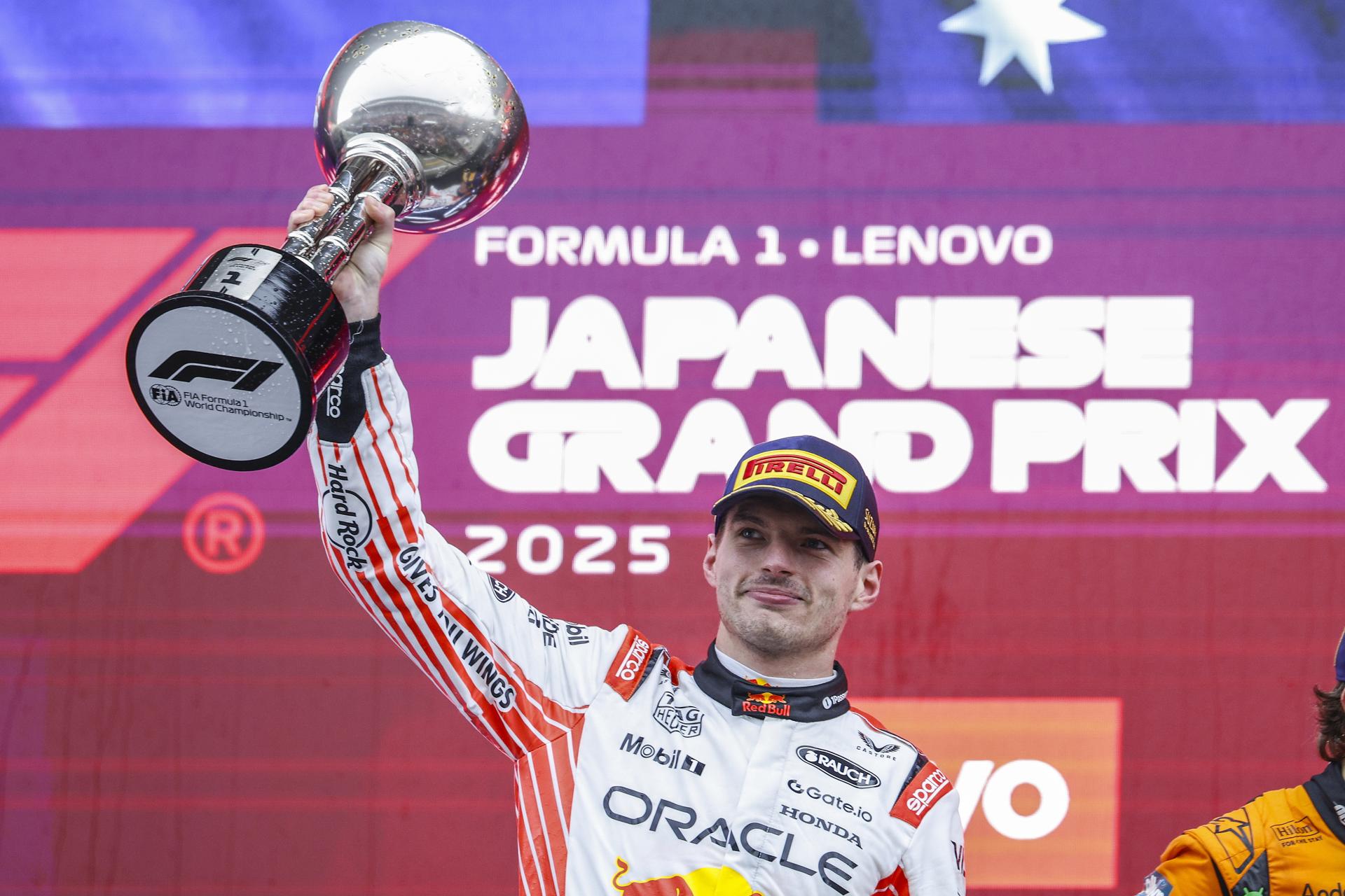 Max Verstappen celebra su victoria en el Gran Premio de Japón. EFE/EPA/FRANCK ROBICHON