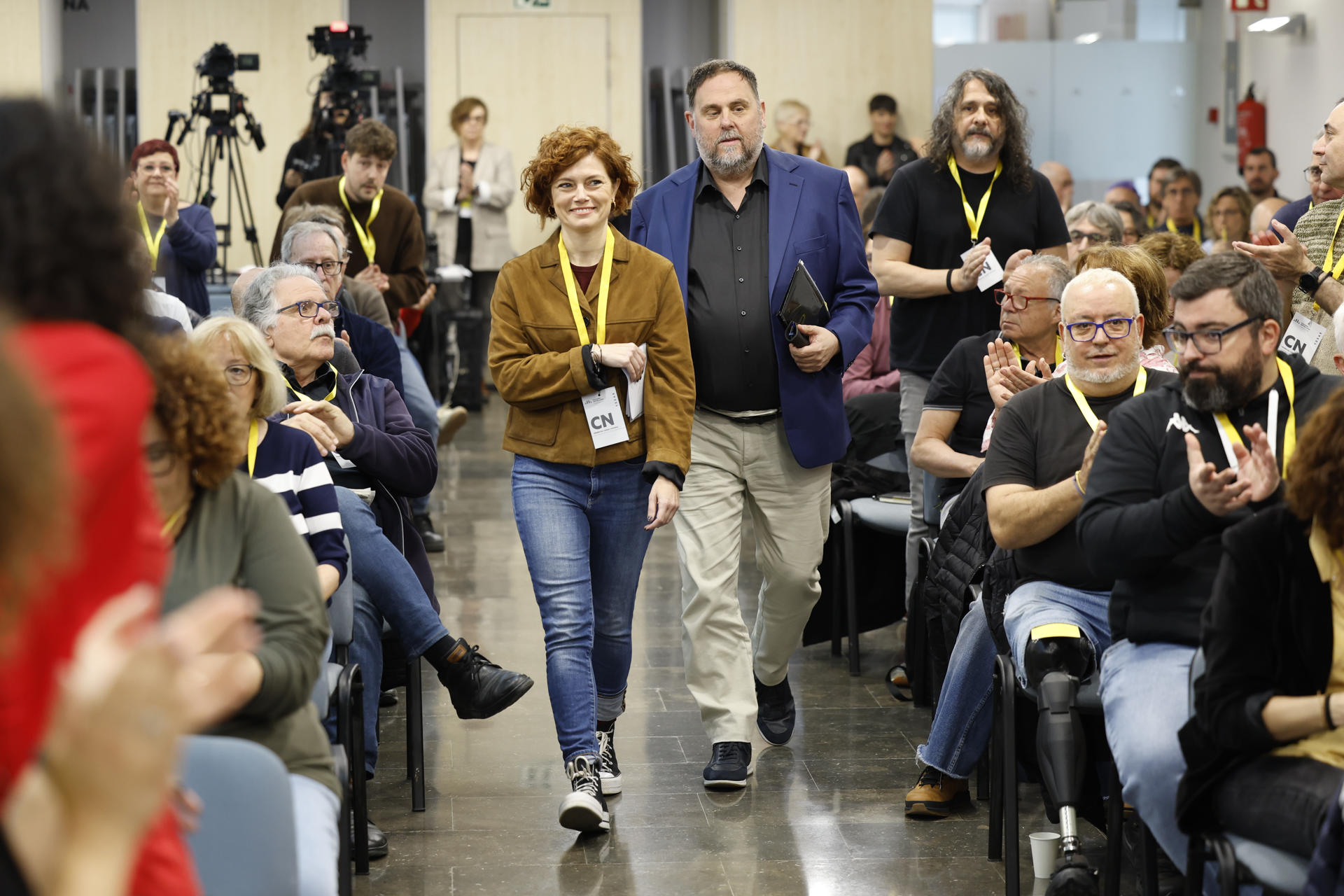 El presidente de ERC, Oriol Junqueras, y la secretaria general de los republicanos, Elisenda Alamany, a su llegada este sábado al Consejo Nacional del partido en Barcelona. EFE/Toni Albir