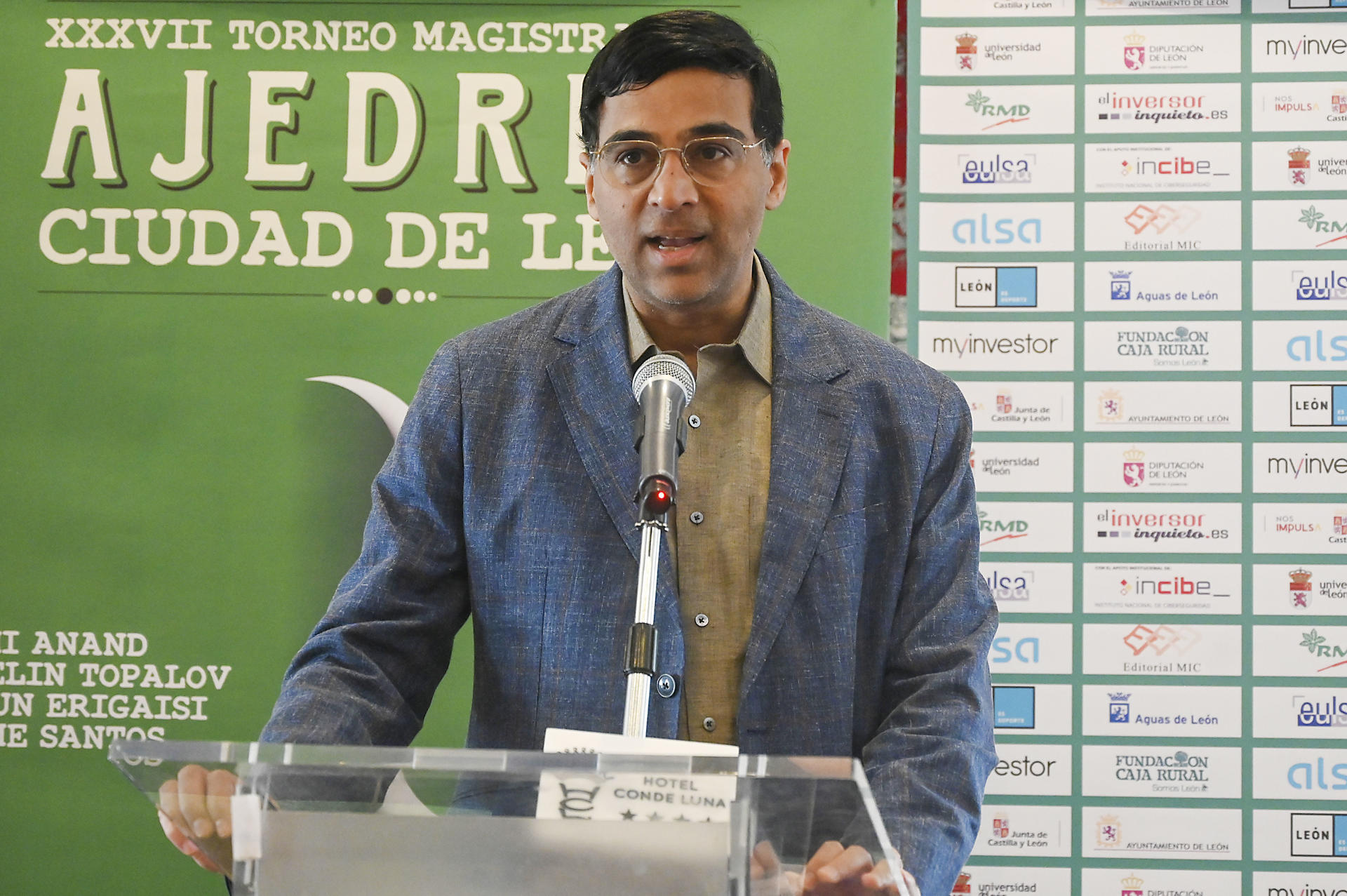 'Wishy Anand', durante su intervención en la pasada edición del Magistral de Ajedrez Ciudad de León. EFE/ J.Casares