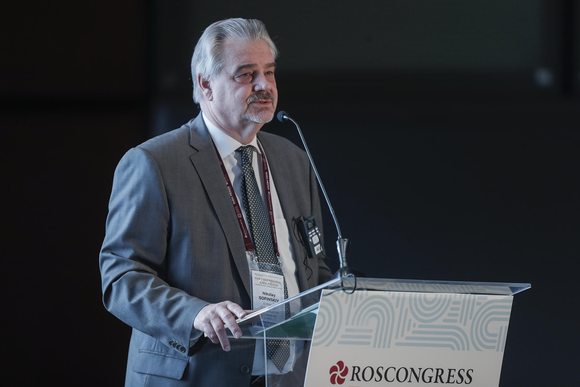 El embajador de Rusia en México, Nikolay Sofinskiy, habla durante el ‘Foro Empresarial Rusia-México’ este jueves, en Ciudad de México (México). EFE/ Isaac Esquivel