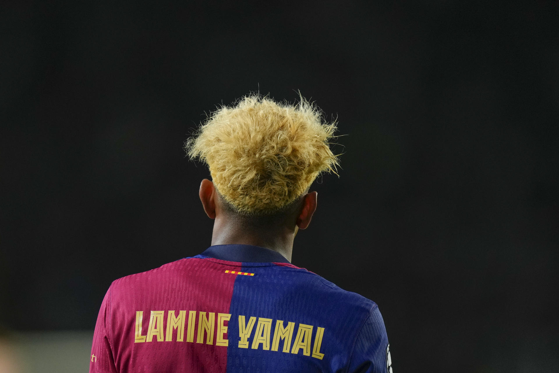 El delantero del FC Barcelona, Lamine Yamal, durante el encuentro correspondiente a la ida de las semifinales de la Liga de Campeones que disputan este miércoles FC Barcelona e Inter en el estadio Olímpico Lluis Company, en Barcelona. EFE / Siu Wu.