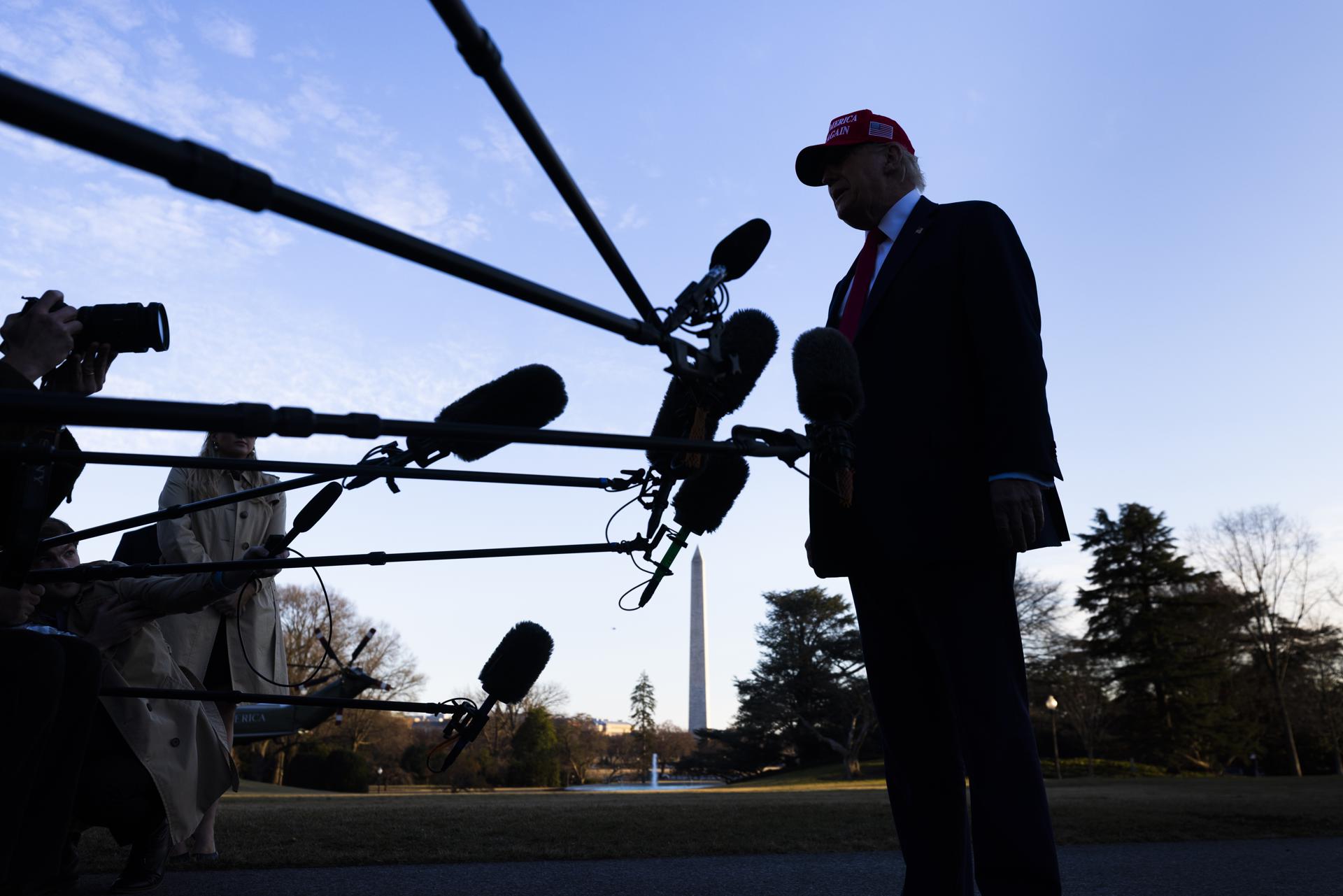 Imagen de archivo del presidente de EE. UU., Donald Trump. EFE/EPA/JIM LO SCALZO