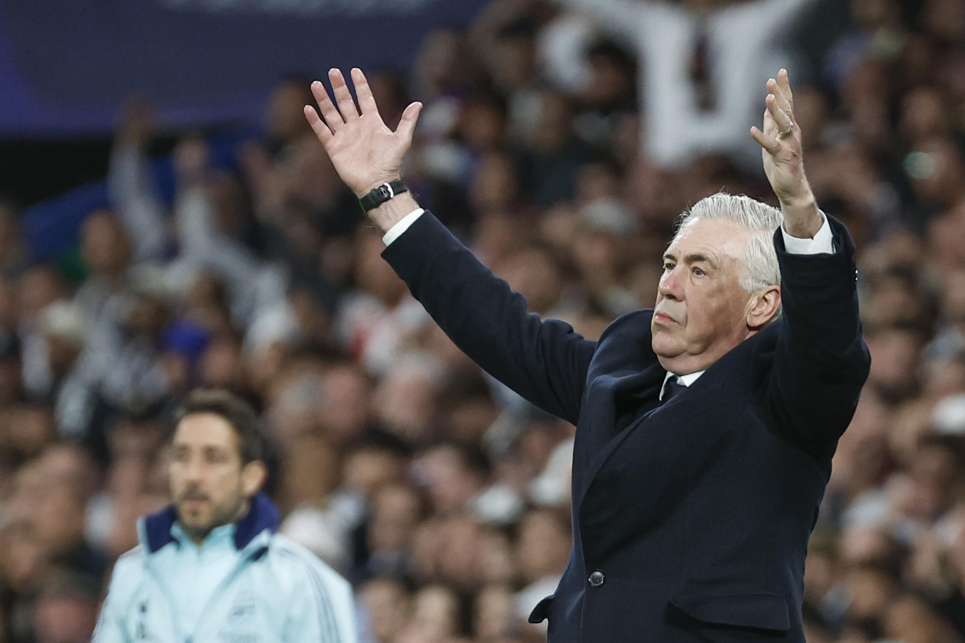 El entrenador del Real Madrid, el italiano Carlo Ancelotti, durante el partido de vuelta de cuartos de final de la Liga de Campeones ante el Arsenal. EFE/Chema Moya