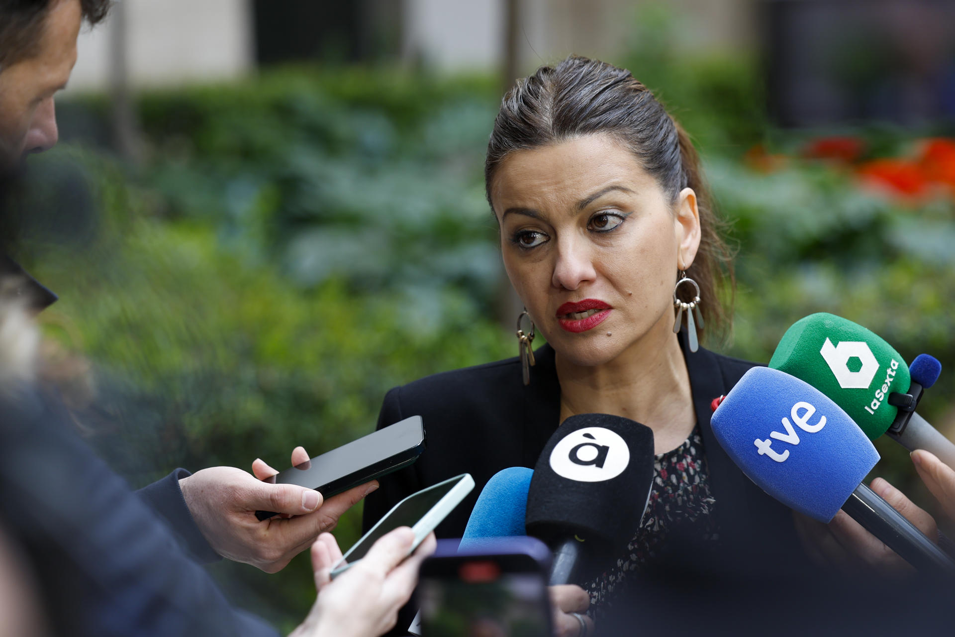 La ministra de Juventud e Infancia, Sira Rego, realiza declaraciones tras la reunión mantenida este viernes con la delegada del Gobierno en la Comunitat, Pilar Bernabé. EFE/Ana Escobar