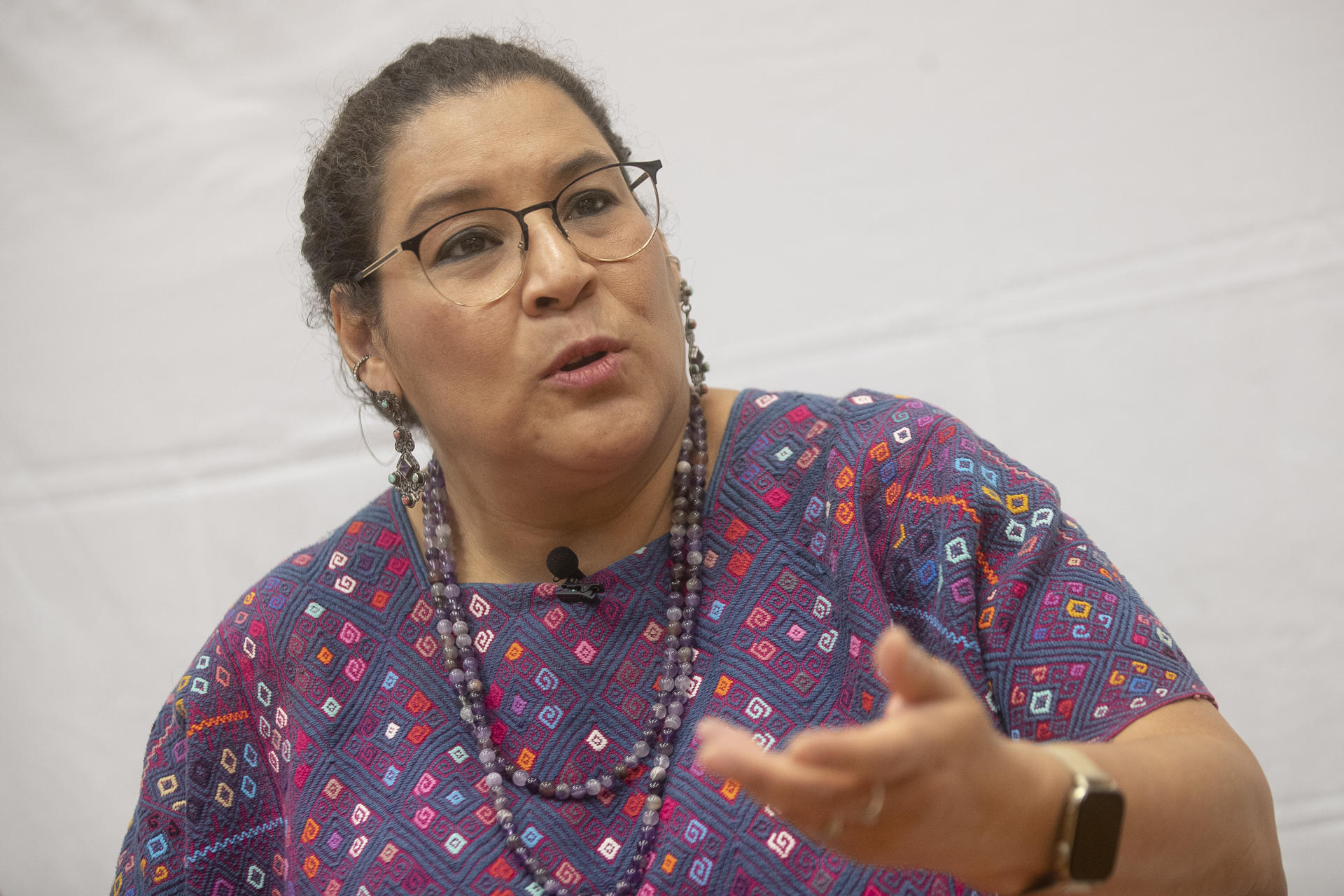 La ministra de la Suprema Corte de Justicia de México, Lenia Batres, habla durante una entrevista con EFE, este sábado (ayer), en Ciudad de México (México). EFE/ Isaac Esquivel