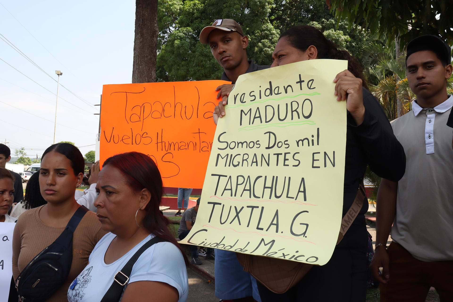 Migrantes venezolanos participan en una manifestación este lunes, en la ciudad de Tapachula (México). EFE/ Juan Manuel Blanco