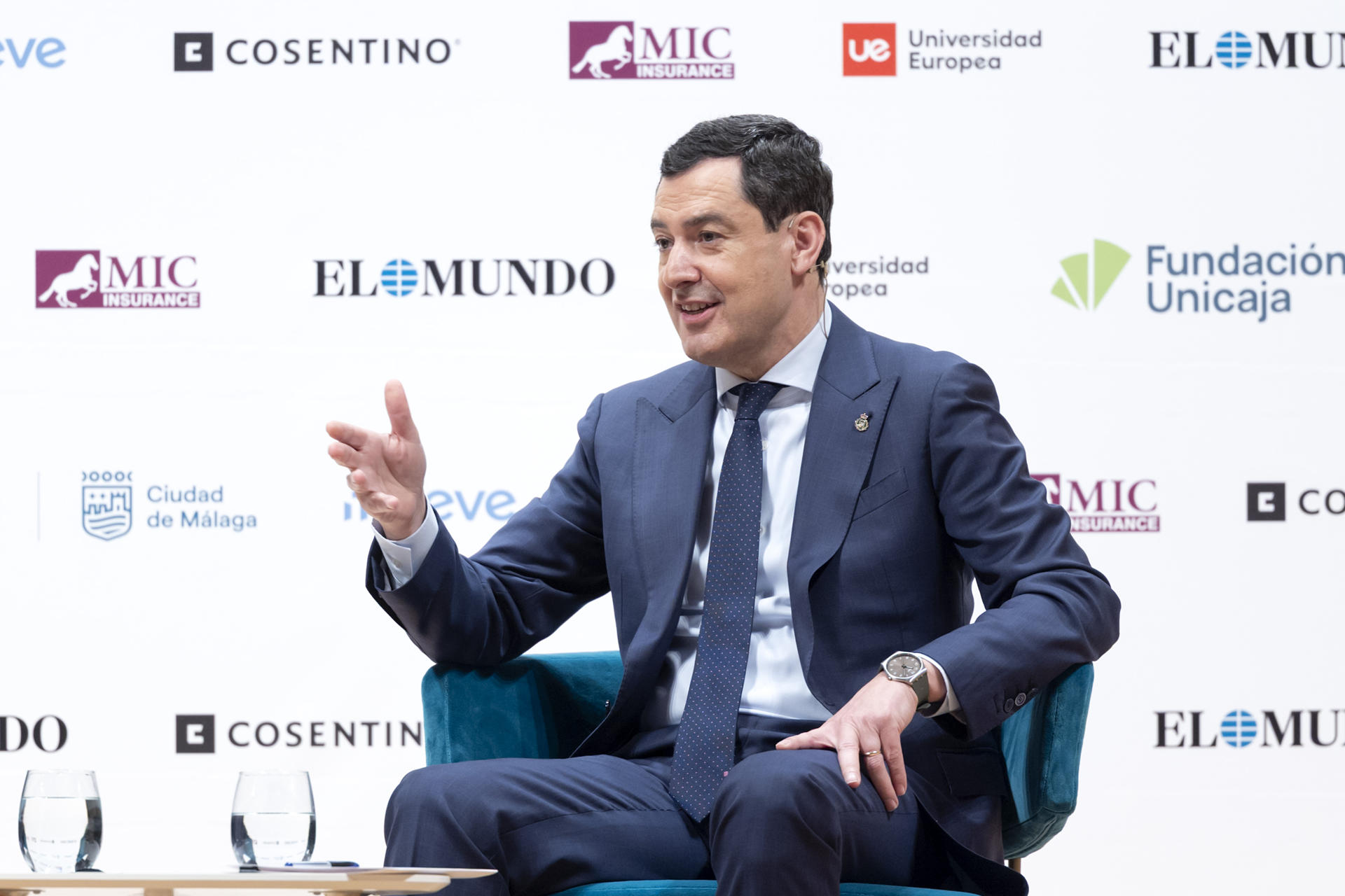 El presidente de la Junta de Andalucía, Juanma Moreno, durante su participación en el foro 'La España vertebrada', organizado por El Mundo este martes en Málaga. EFE/Daniel Pérez