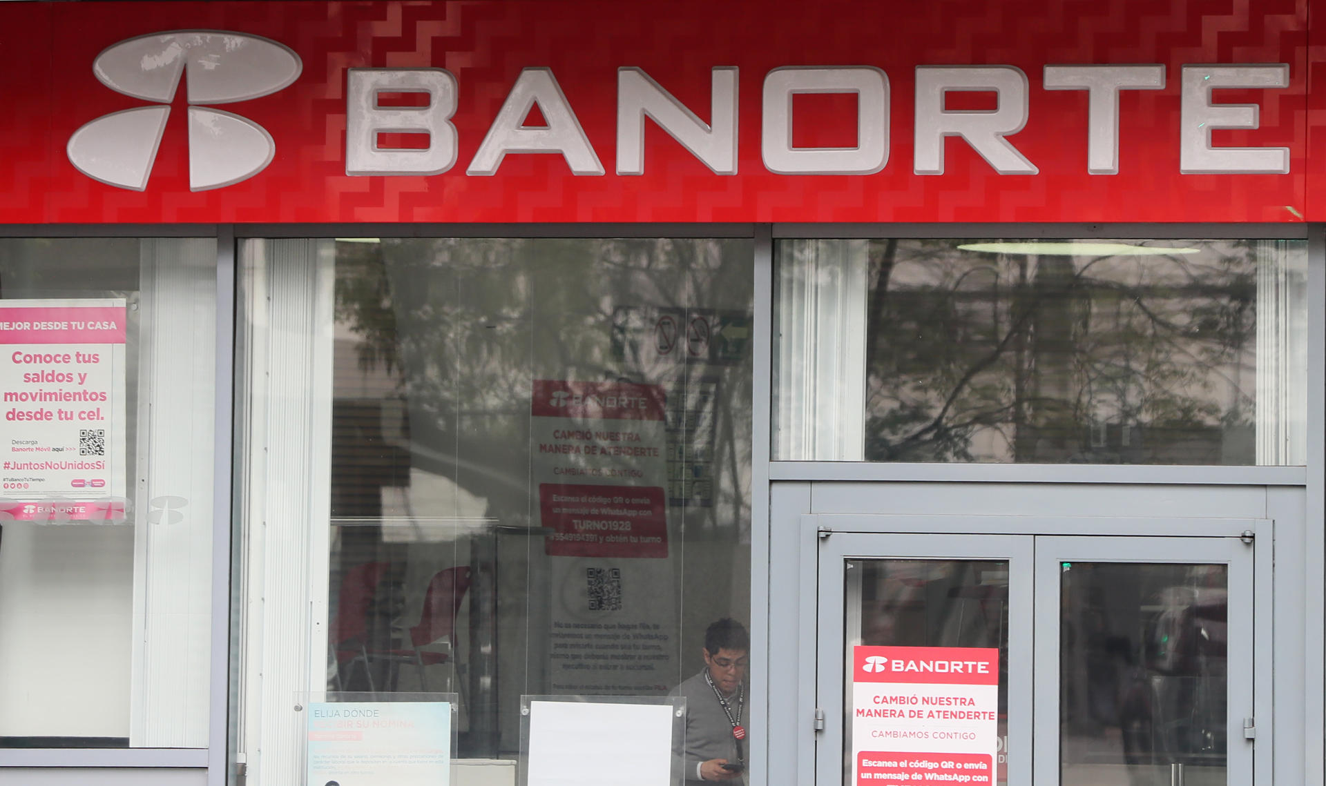 Fotografía de archivo de una sucursal del banco Banorte, en la Ciudad de México (México) EFE/ Mario Guzmán