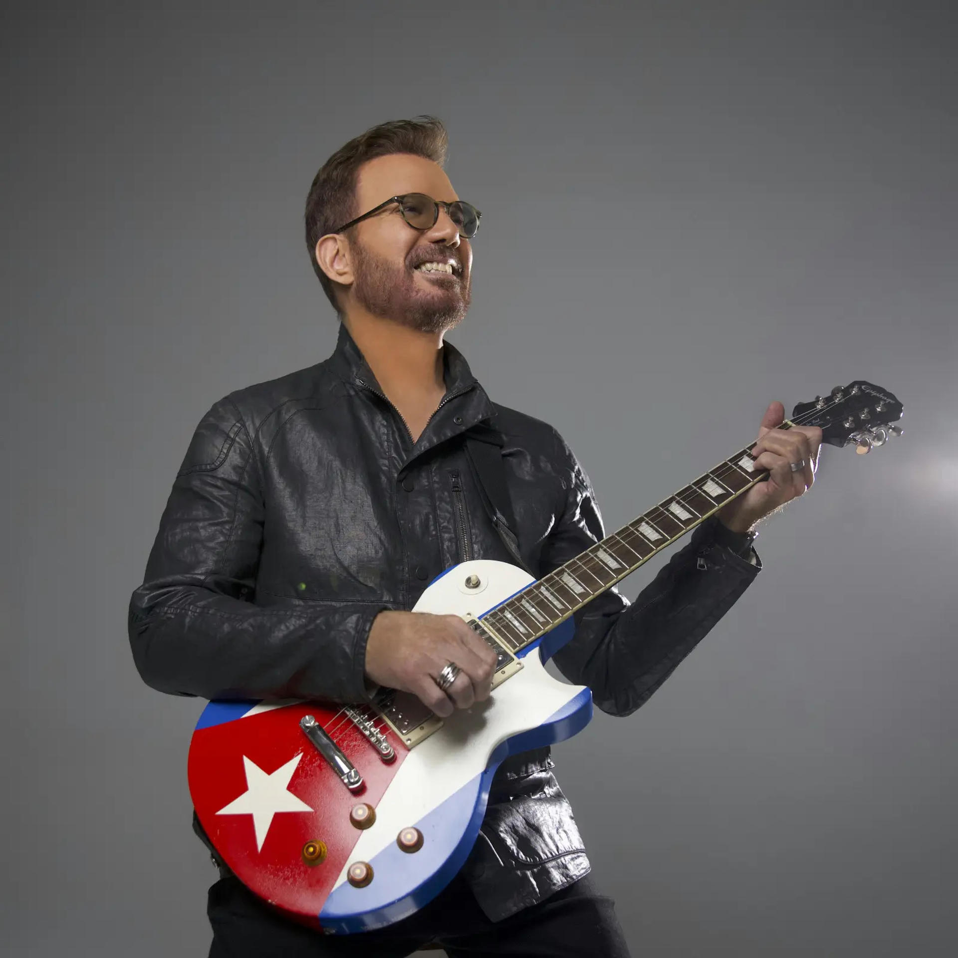 Fotograma cedido por el Festival de Cine de Miami (MFF) donde aparece el cantante cubano Willy Chirino, protagonista del filme 'Chirino', dirigido por su compatriota el cineasta Jorge Soliño. EFE/MFF