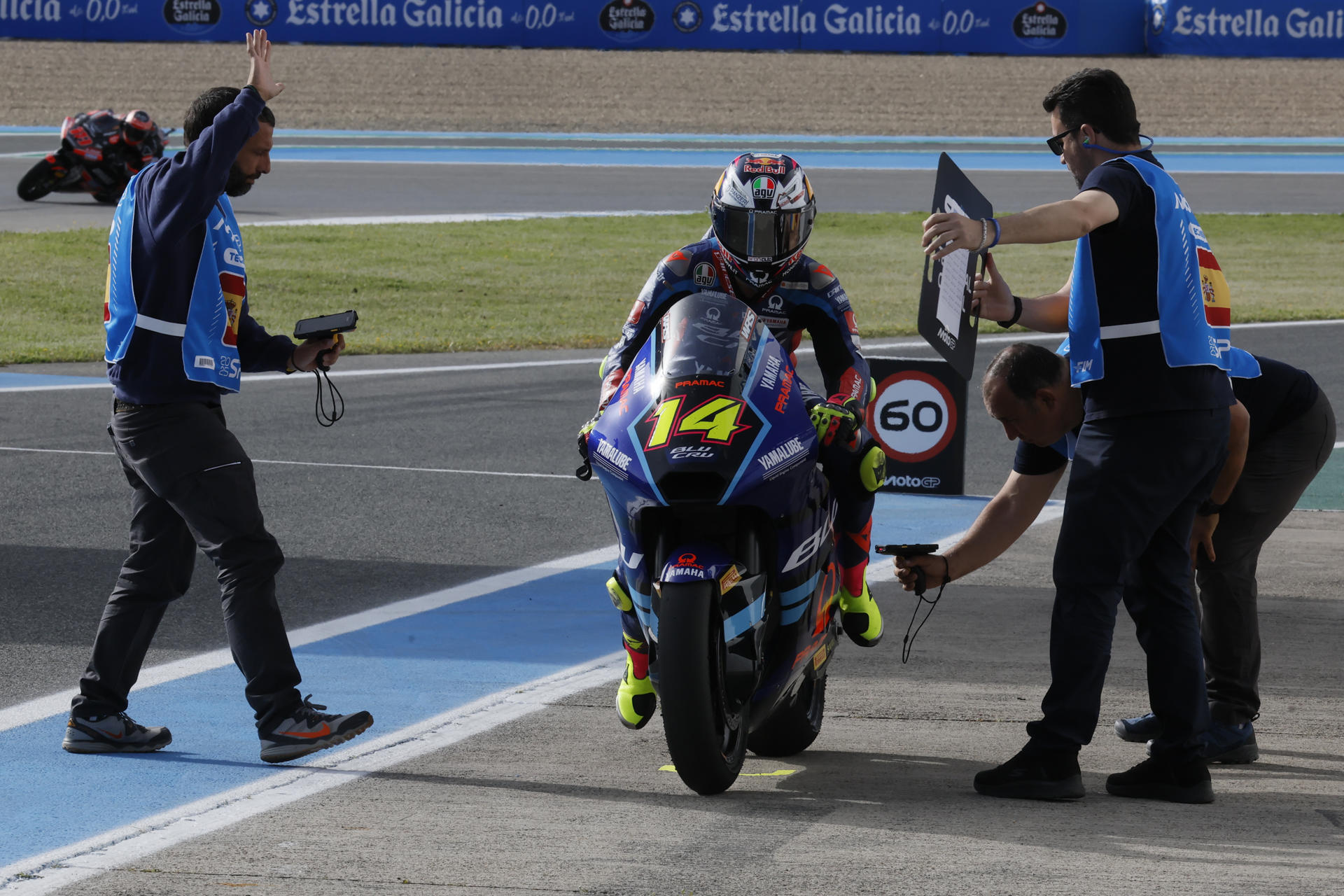 El piloto italiano de Moto 2 Tony Arbolino de BLU CRU Pramac Yamaha durante los primeros entrenamientos del Gran Premio de España de Motociclismo que se celebra este fin de semana en el Circuito de Jerez-Ángel Nieto, puntuable para el Mundial de la especialidad, desde este viernes al domingo. EFE/José Manuel Vidal