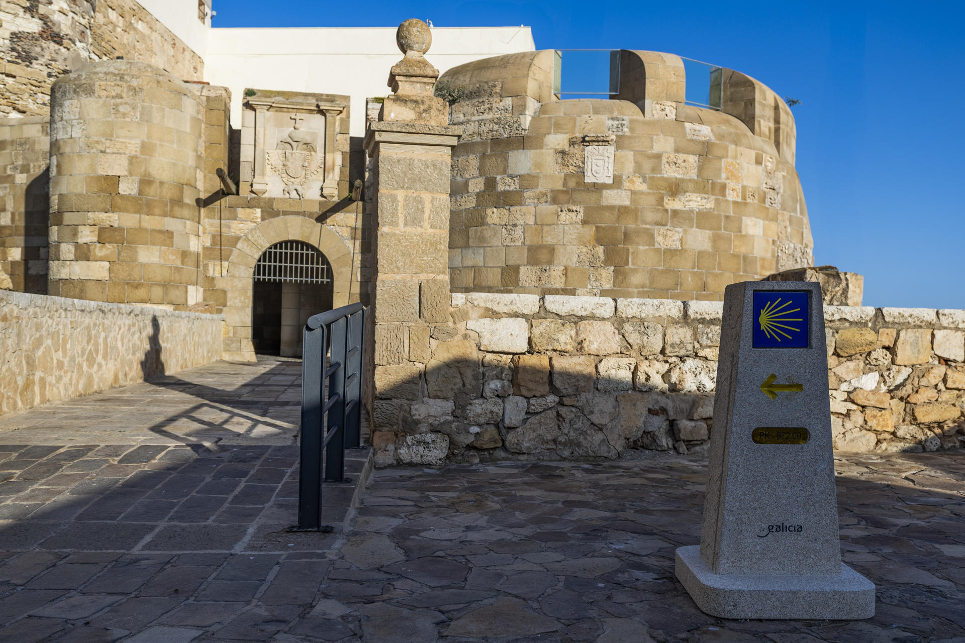 El apóstol Santiago, omnipresente en Melilla con numerosas imágenes y referencias, sumauna nueva ruta del Camino de Santiago, la Vía Rusadir, la primera que pasa por el continente africano. EFE/ José Manuel Giner