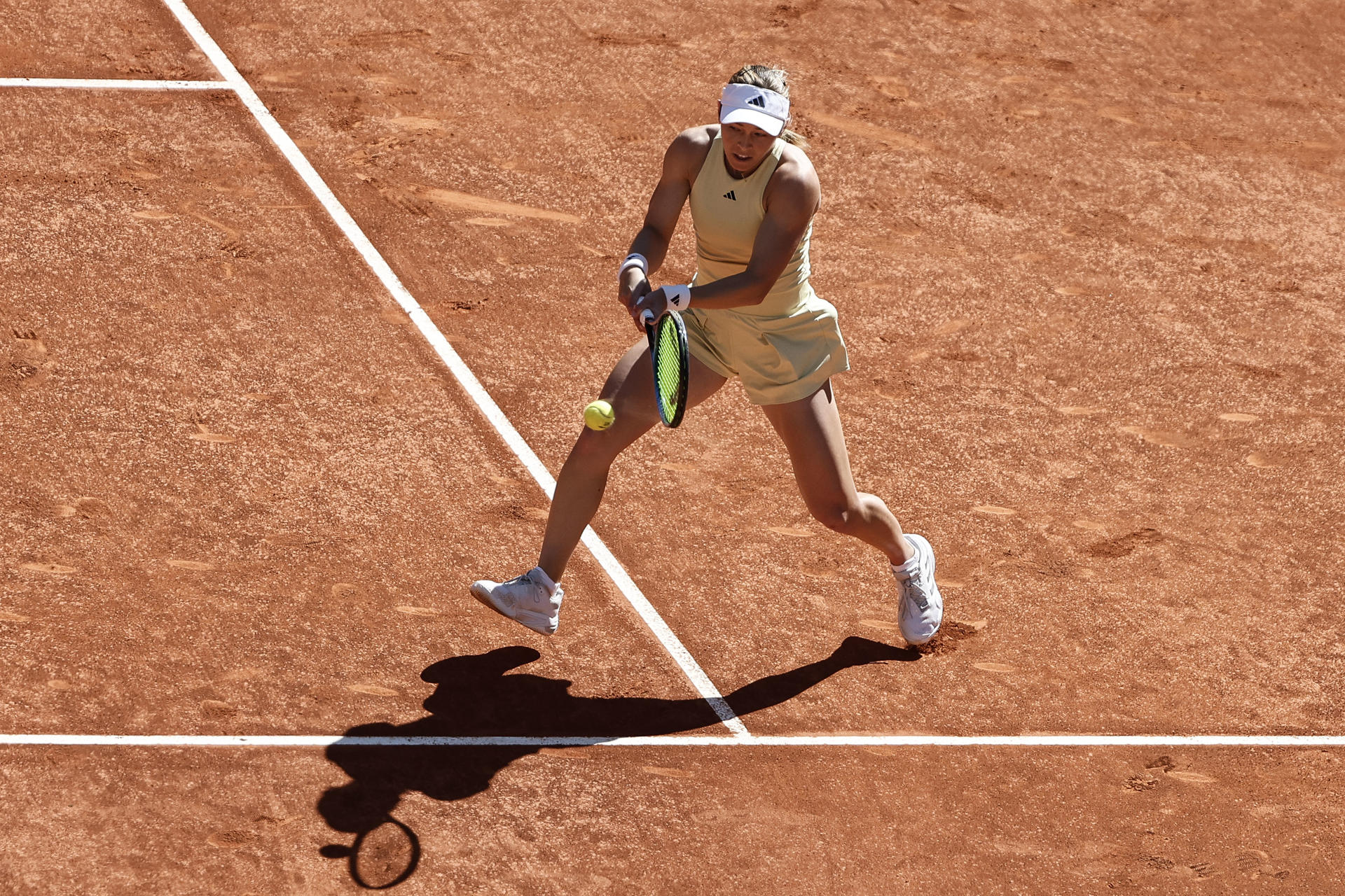 La tenista estadounidense Giovanni Katie Volynets, en un momento de su partido contra la checa Petra Kvitova, en el Mutua Madrid Open, en Madrid, España, 23 de abril de 2025.
El Mutua Madrid Open se llevará a cabo del 21 de abril al 04 de mayo de 2025. EFE/ Sergio Pérez