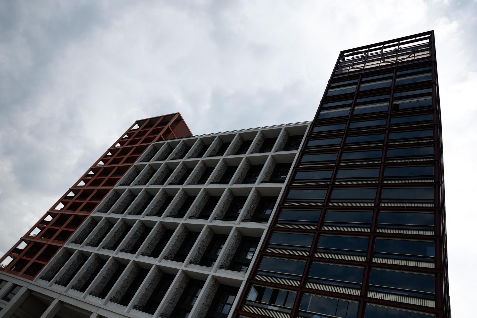 Vista exterior de archivo de un edificio en la villa olímpica París 2024 en Saint-Denis, norte de París, Francia, 04 de junio de 2024. EFE/EPA/MOHAMMED BADRA