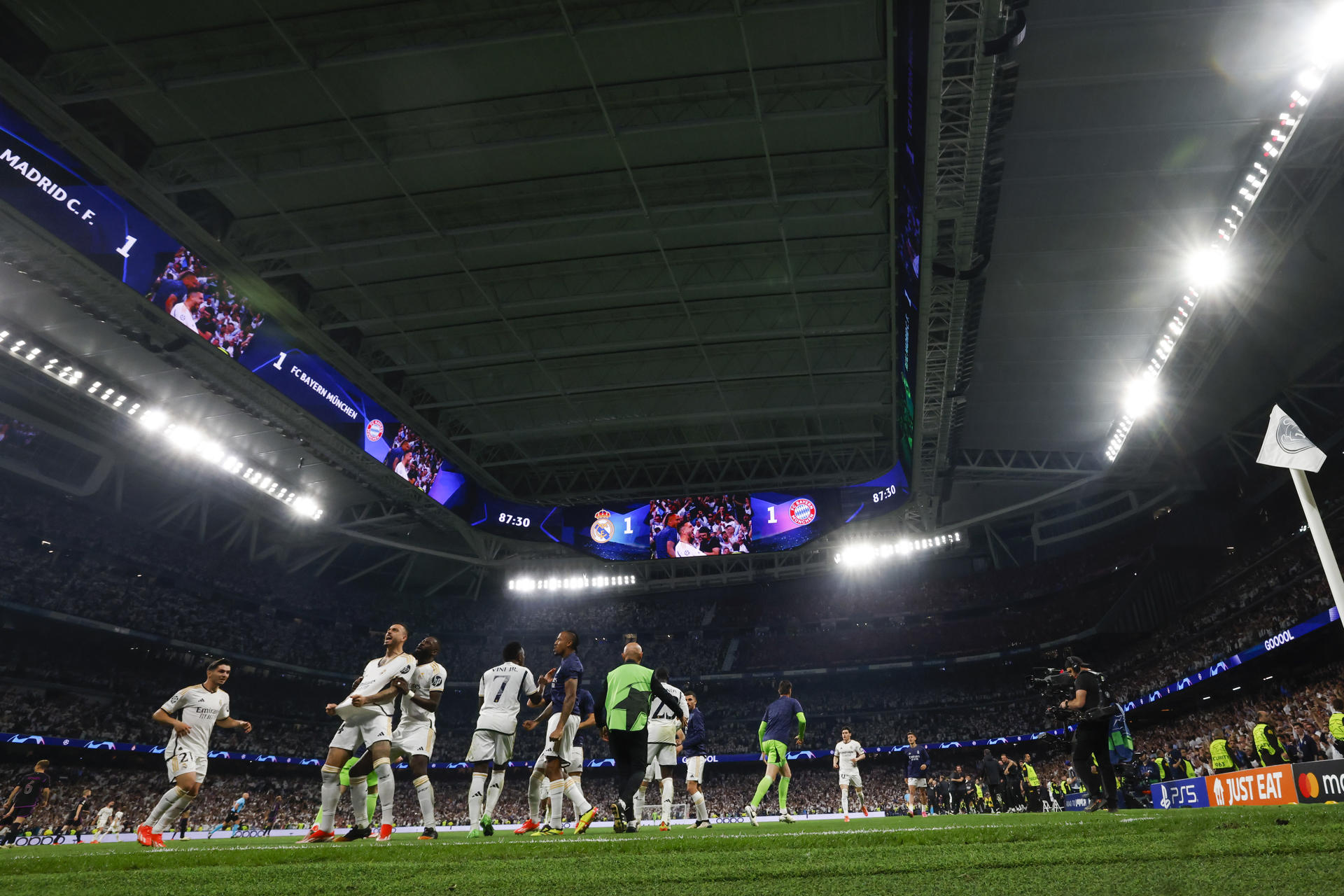 Los jugadores del Real Madrid en la vuelta de las semifinales de la Liga de Campeones del año pasado en el estadio Santiago Bernabéu, en Madrid en foto de archivo de Juanjo Martín. EFE