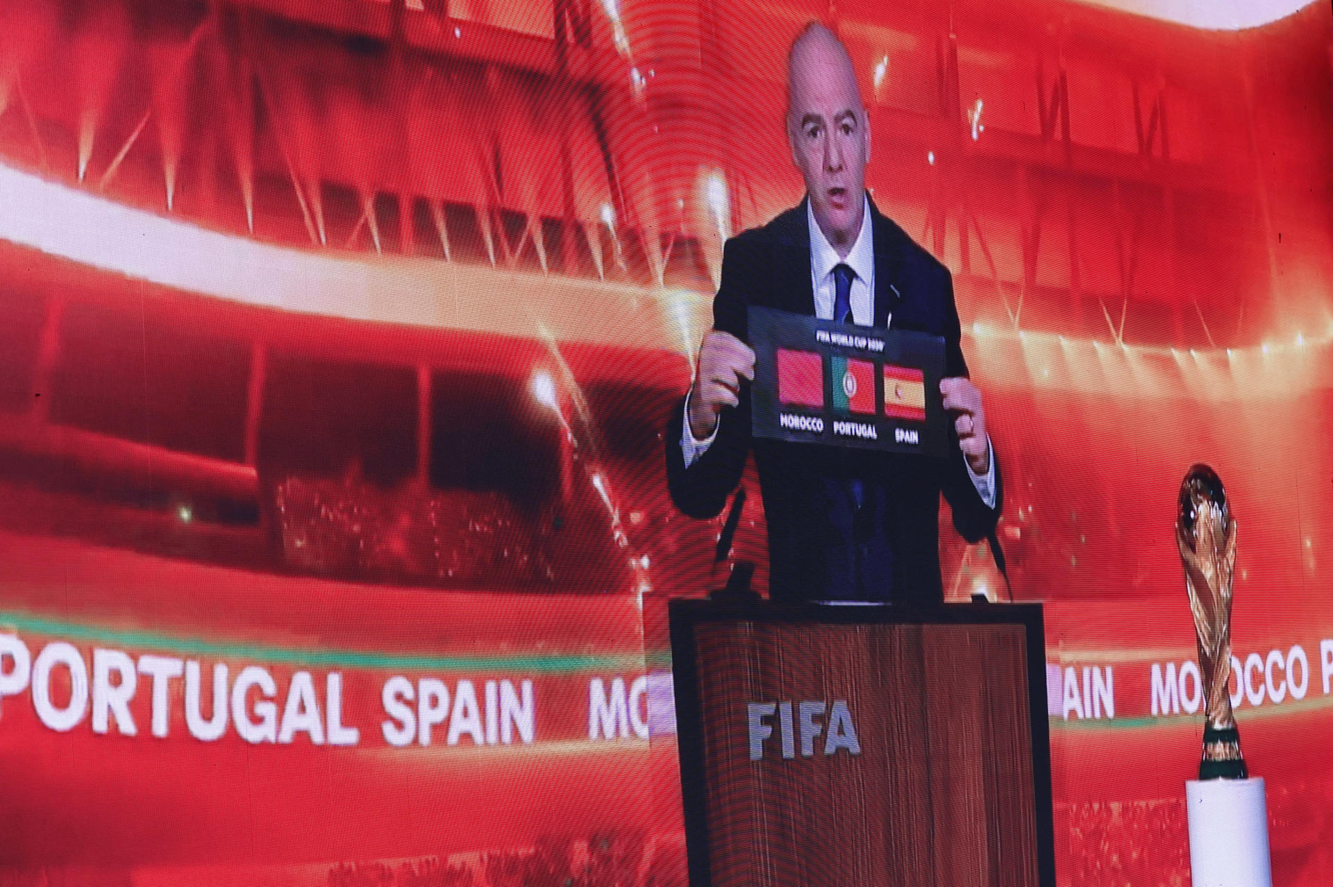 Foto de archivo del presidente de la FIFA, Gianni Infantino, en el acto de la reunión del Congreso de FIFA en la que se decidió sobre la candidatura conjunta entre Marruecos, Portugal y España para organizar el Mundial masculino de 2030. EFE/Sergio Pérez