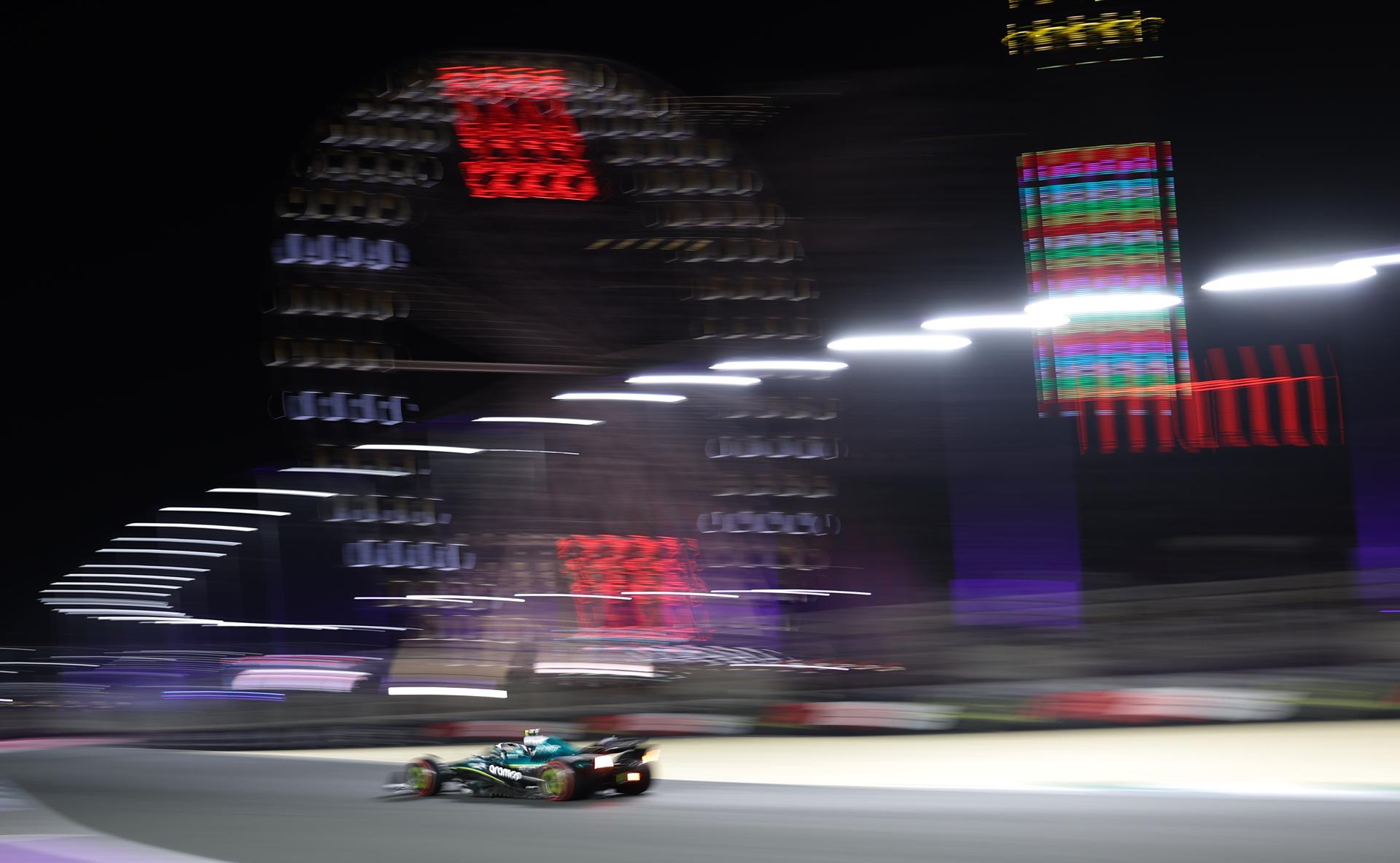 El español Fernando Alonso (Aston Martin), doble campeón del mundo de Fórmula Uno, en Yeda. EFE/EPA/ALI HAIDER