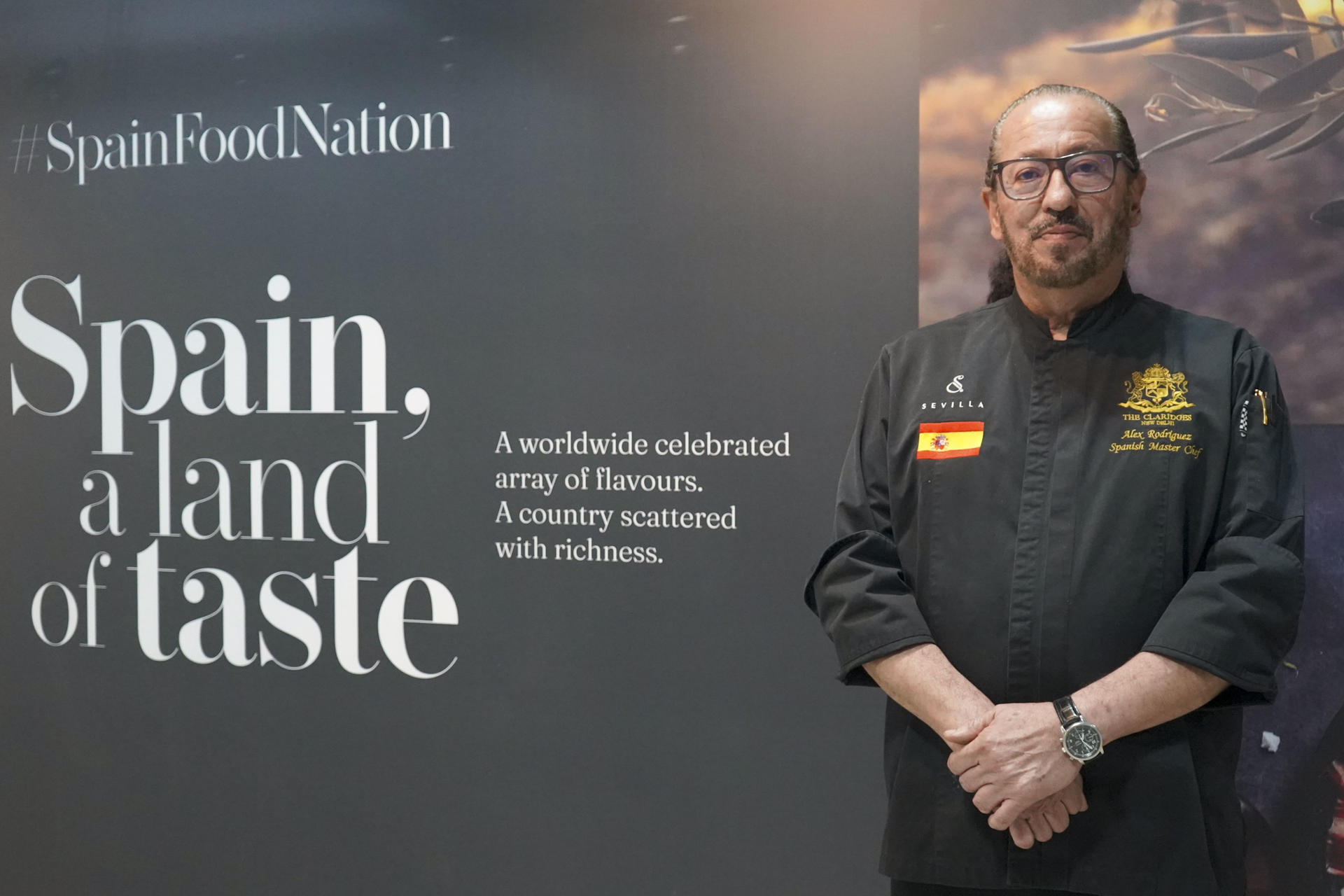 Alex Rodríguez, chef del restaurante 'Sevilla' de Nueva Delhi, en el evento organizado por la Oficina Económica y Comercial de España en Nueva Delhi, 'Spain: A Land of Taste' (España, una tierra de sabor). EFE/Lucía Goñi