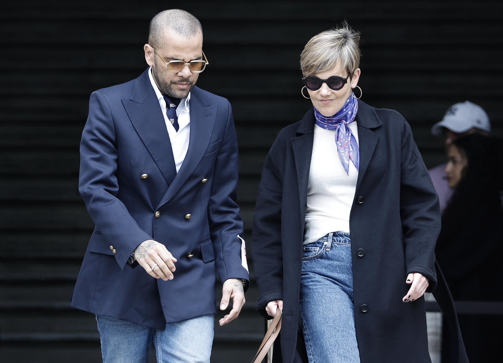 El exfutbolista Dani Alves junto a su abogada, Inés Guardiola, el pasado viernes.EFE/ Andreu Dalmau