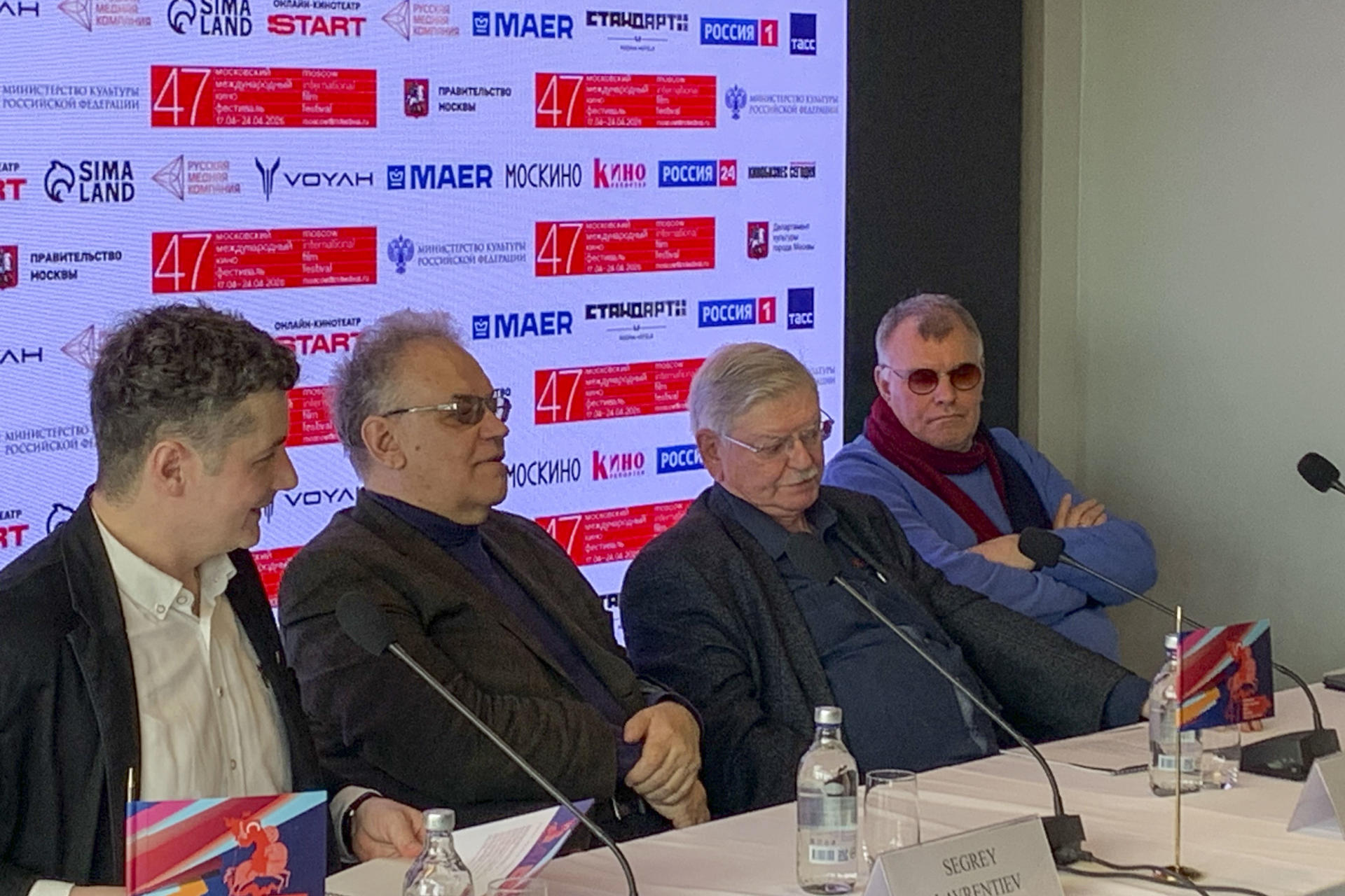 El Festival Internacional de Cine de Moscú presentará este año más de 200 películas, entre ellas muchas producciones de España, Argentina y México, informaron hoy sus organizadores. "Este año hemos tenido más solicitudes -1.600- y el proceso de selección ha sido más estricto", dijo el director del programa del certamen, Iván Kudriávtsev, durante una rueda de prensa.  EFE/ Anush Janbabian