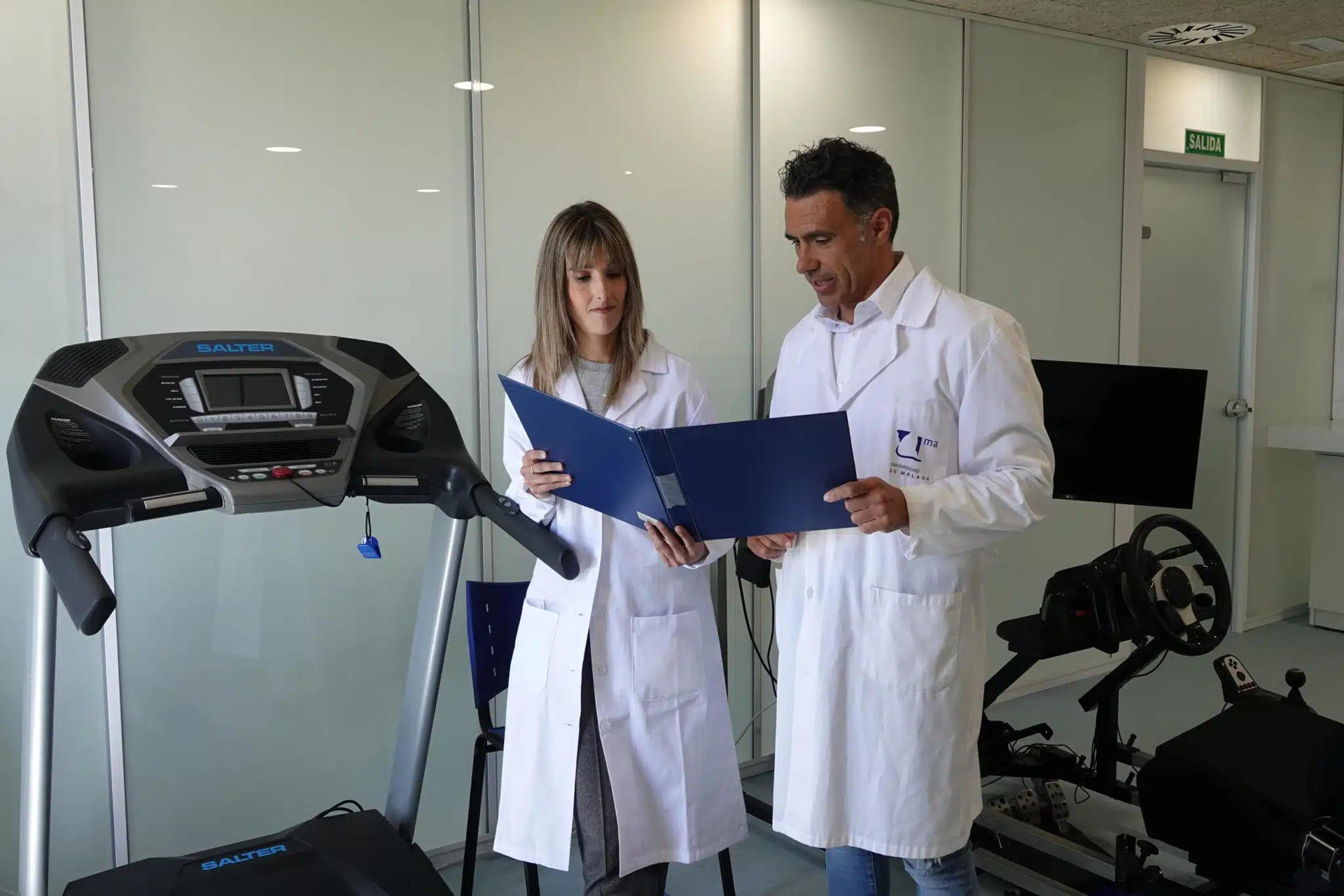 Preparar el cuerpo antes de iniciar el tratamiento oncológico puede marcar la diferencia en la recuperación de las pacientes con cáncer de mama, según revela una revisión sistemática de un equipo internacional del que forman parte expertos del Instituto de Investigación Biomédica de Málaga (Ibima). Fotografía facilitada por el Ibima. EFE