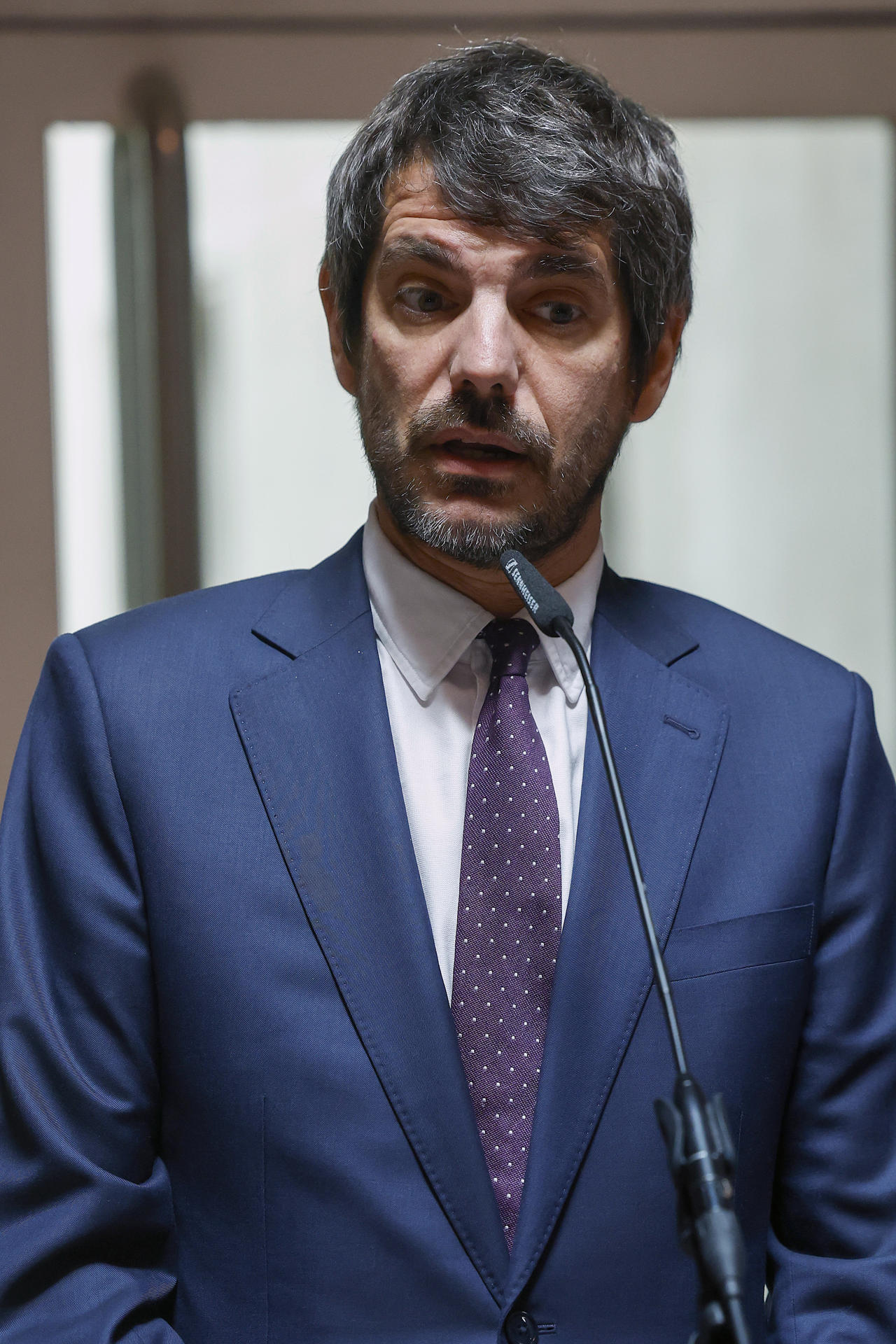 El ministro de Cultura, Ernest Urtasun durante una rueda de prensa celebrada este miércoles para anunciar el nuevo uso del antiguo edificio del NO-DO. EFE/JP Gandul