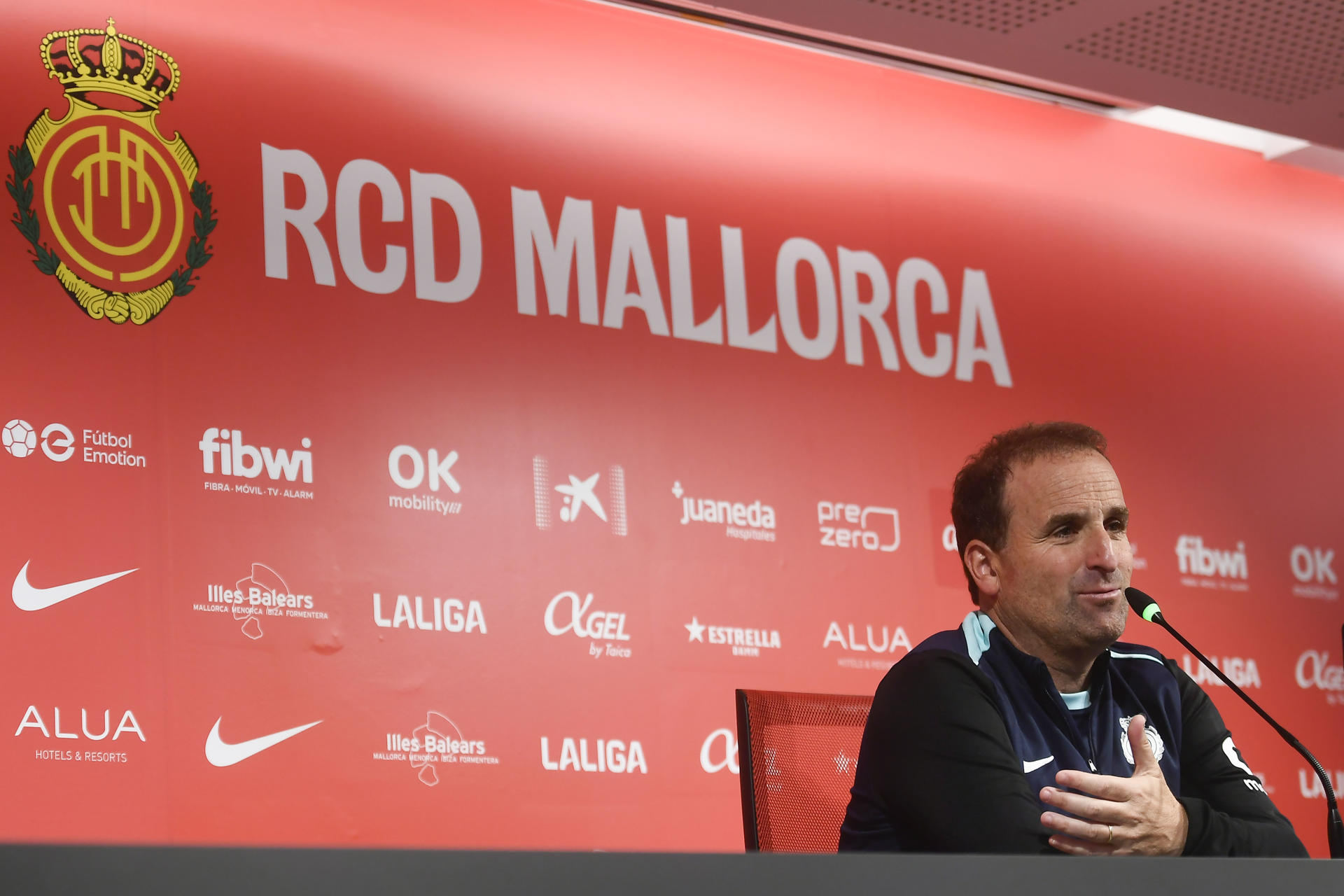 Rueda de prensa del entrenador del RCD Mallorca, Jagoba Arrasate, este lunes en Palma de Mallorca, previa al partido ante el FC Barcelona en partido de LaLiga. EFE/Miquel A. Borràs