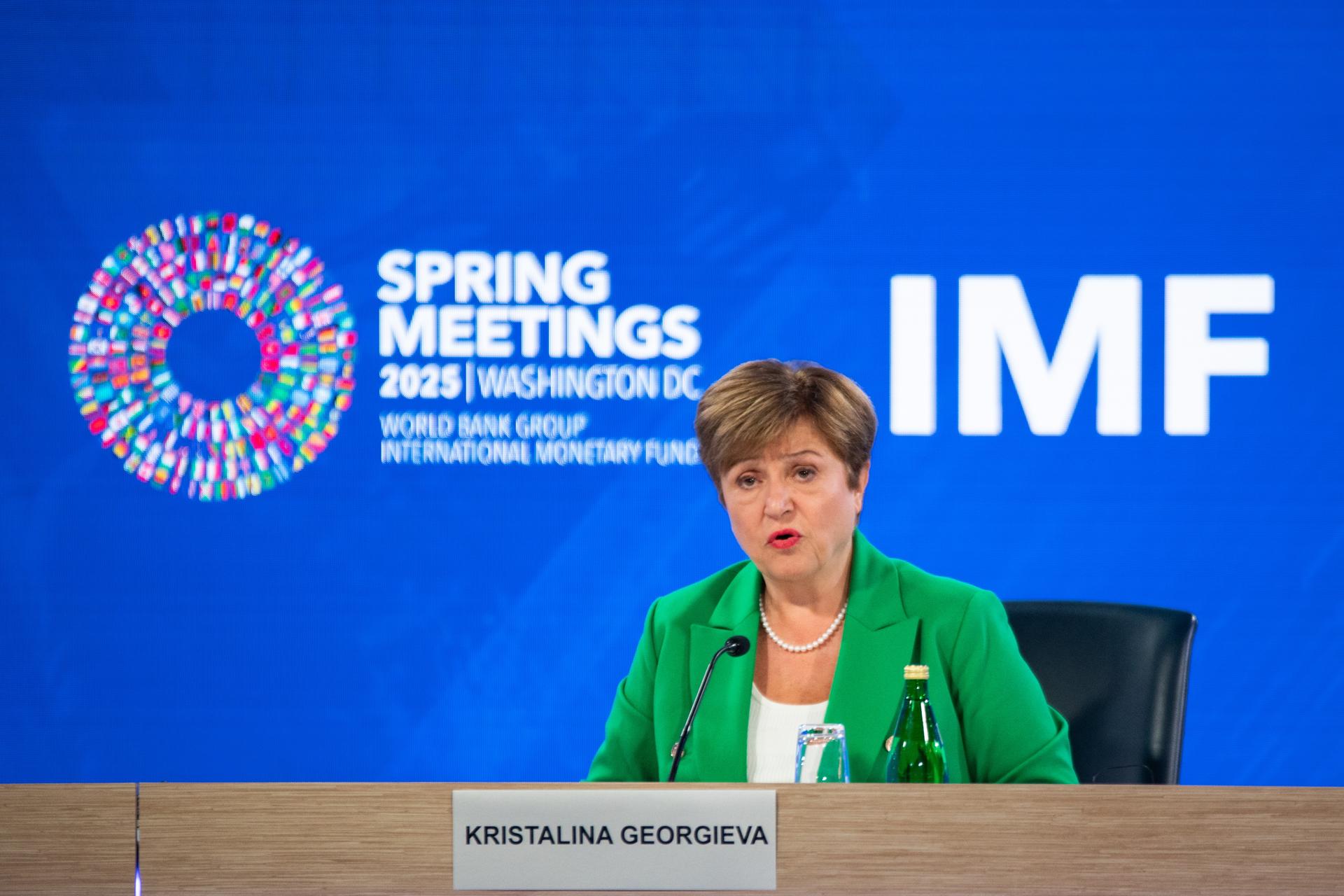 La directora gerente del Fondo Monetario Internacional (FMI), Kristalina Georgieva, habla en la conferencia de prensa de la reunión de Primavera del FMI y el Banco Mundial (BM). EFE/MAANSI SRIVASTAVA