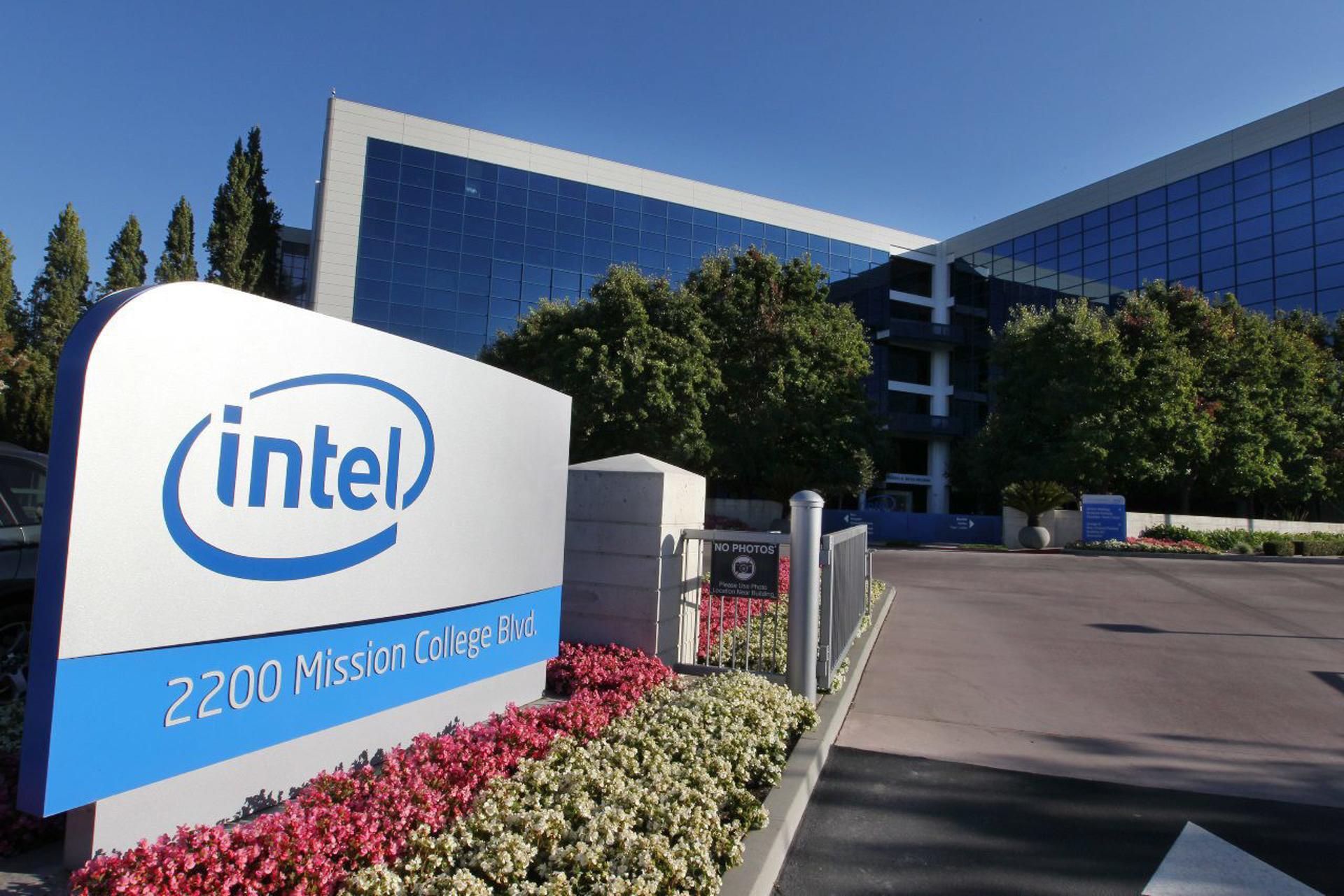 Fotografía de archivo de una vista general de la entrada principal de la sede de Intel en Santa Clara (CA, EE.UU.). EFE/Norbert Von Der Groeben