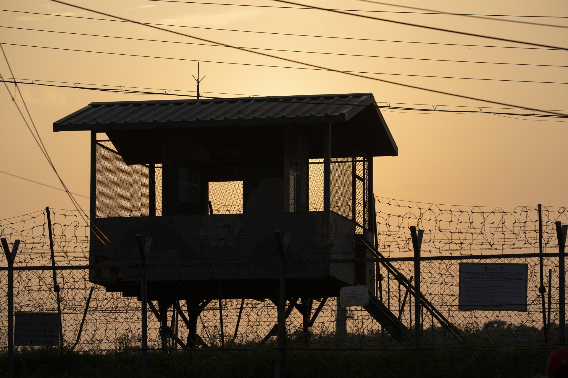 Imagen de archivo de un puesto de vigilancia de Corea del Sur cerca de la zona desmilitarizada (DMZ) en Paju, Provincia de Gyeonggi-do. EFE/EPA/JEON HEON-KYUN