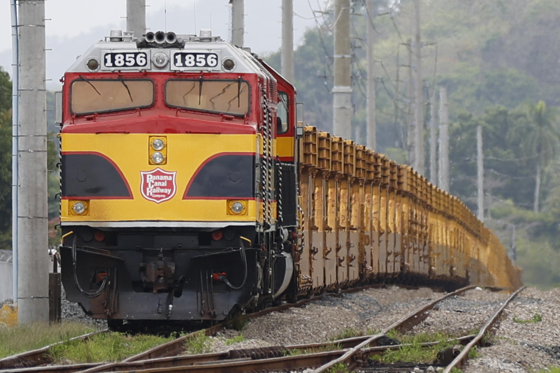 Fotografía que muestra un tren de la empresa Panama Canal Railway Company este viernes, en ciudad de Panamá (Panamá). EFE/ Bienvenido Velasco