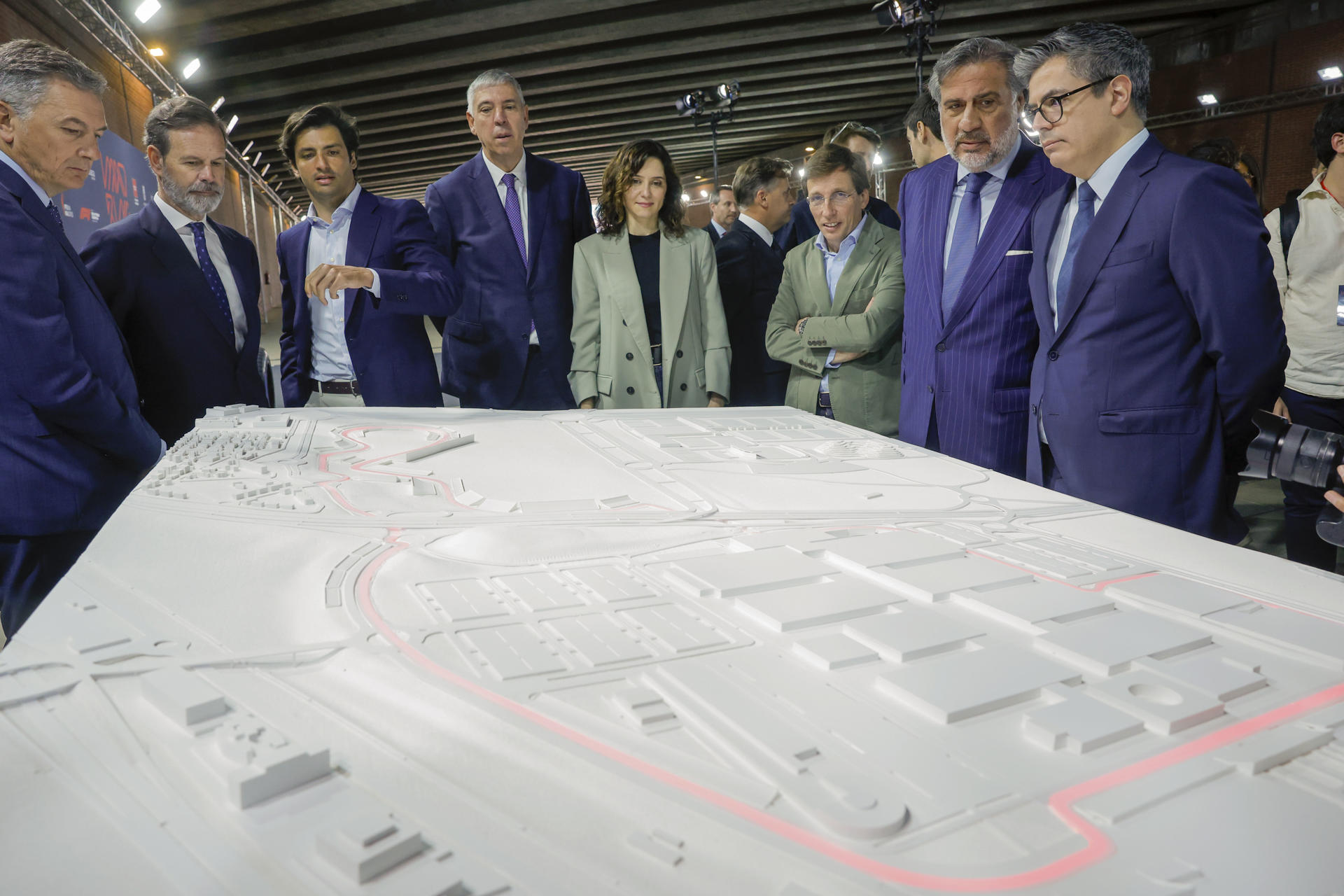 La presidenta de la Comunidad de Madrid, Isabel Díaz Ayuso, y el alcalde José Luis Martínez-Almeida, este viernes durante la presentación del circuito de Fórmula 1 de Madrid en el Centro de Convenciones Ifema.-EFE/ Juan Carlos Hidalgo