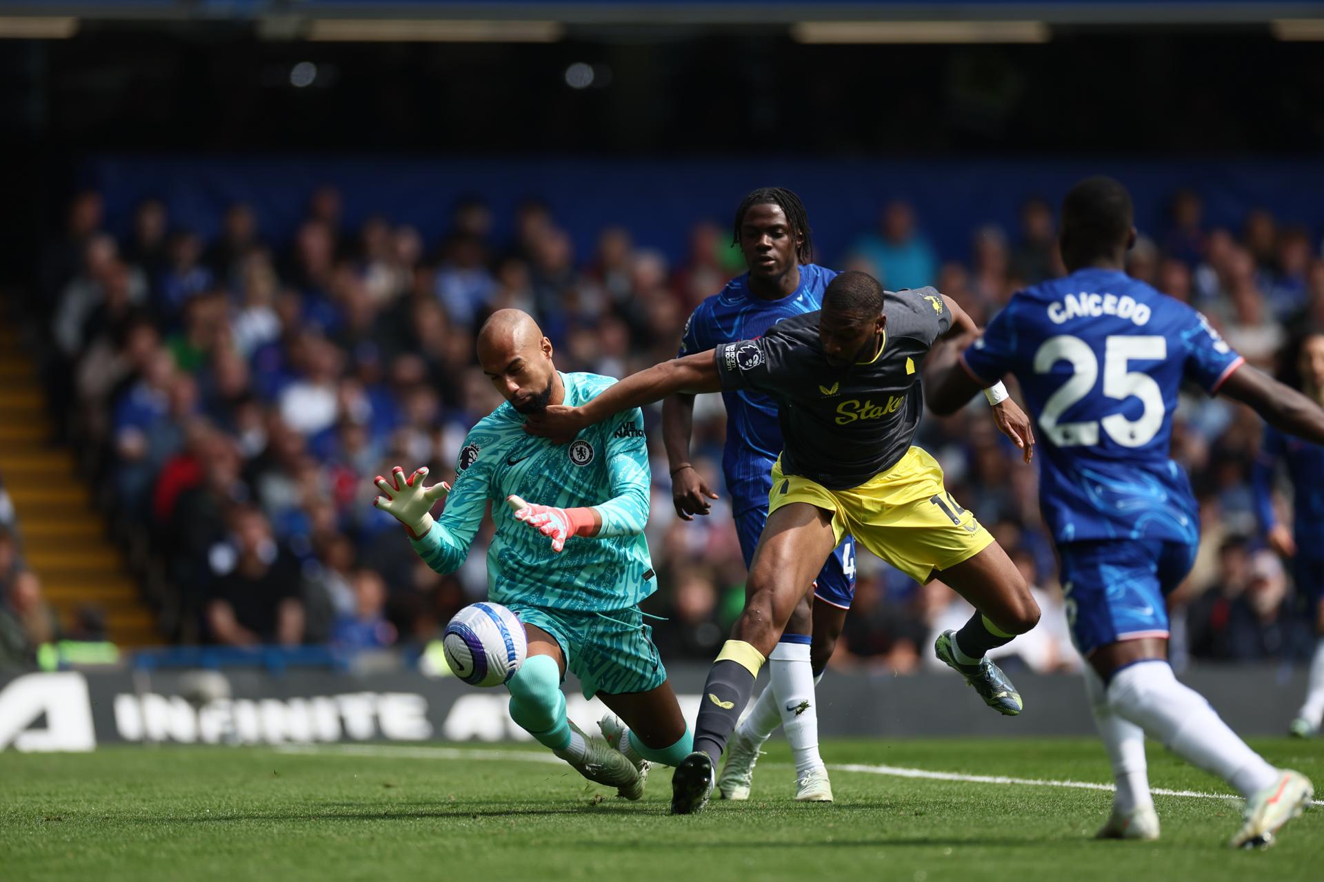 El portero español del Chelsea Robert Sanchez durante el partido de la Premier League que han jugado Chelsea FC y Everton FC, en Londres, Reino Unido. EFE/EPA/ISABEL INFANTES