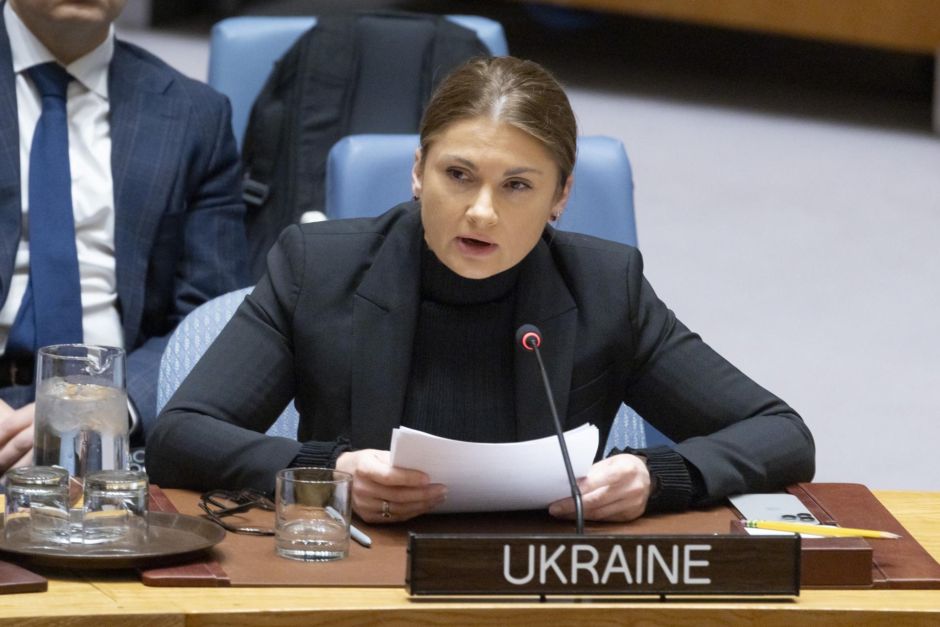 La representante interina de Ucrania ante la ONU, Khrystyna Hayovyshyn, al intervenir este martes, 8 de abril, ante el Consejo de Seguridad de las Naciones Unidas, en la sede del organismo, en Nueva York (EE.UU.). EFE/Justin Lane