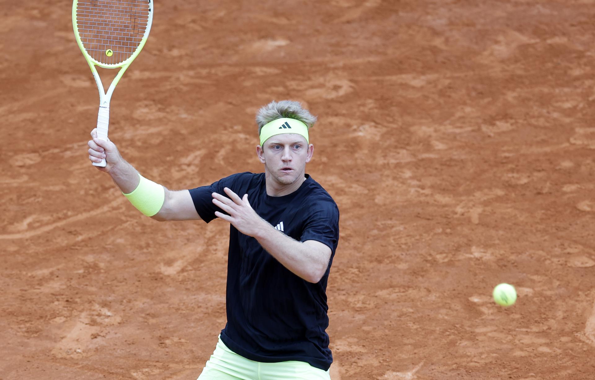 El español Alejandro Davidovich durante su partido de primera ronda ante el estadounidense Ben Shelton en el Masters 1.000 de Montecarlo.EFE/EPA/SEBASTIEN NOGIER