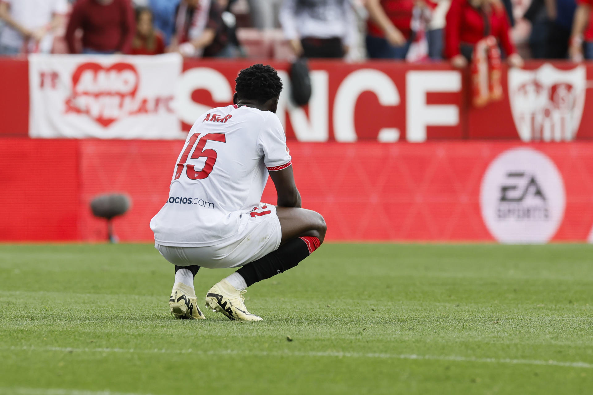 El delantero nigeriano del Sevilla Akor Adams tras el partido de LaLiga entre el Sevilla y el Atlético de Madrid, en el estadio Sánchez Pizjuán. EFE/ José Manuel Vidal